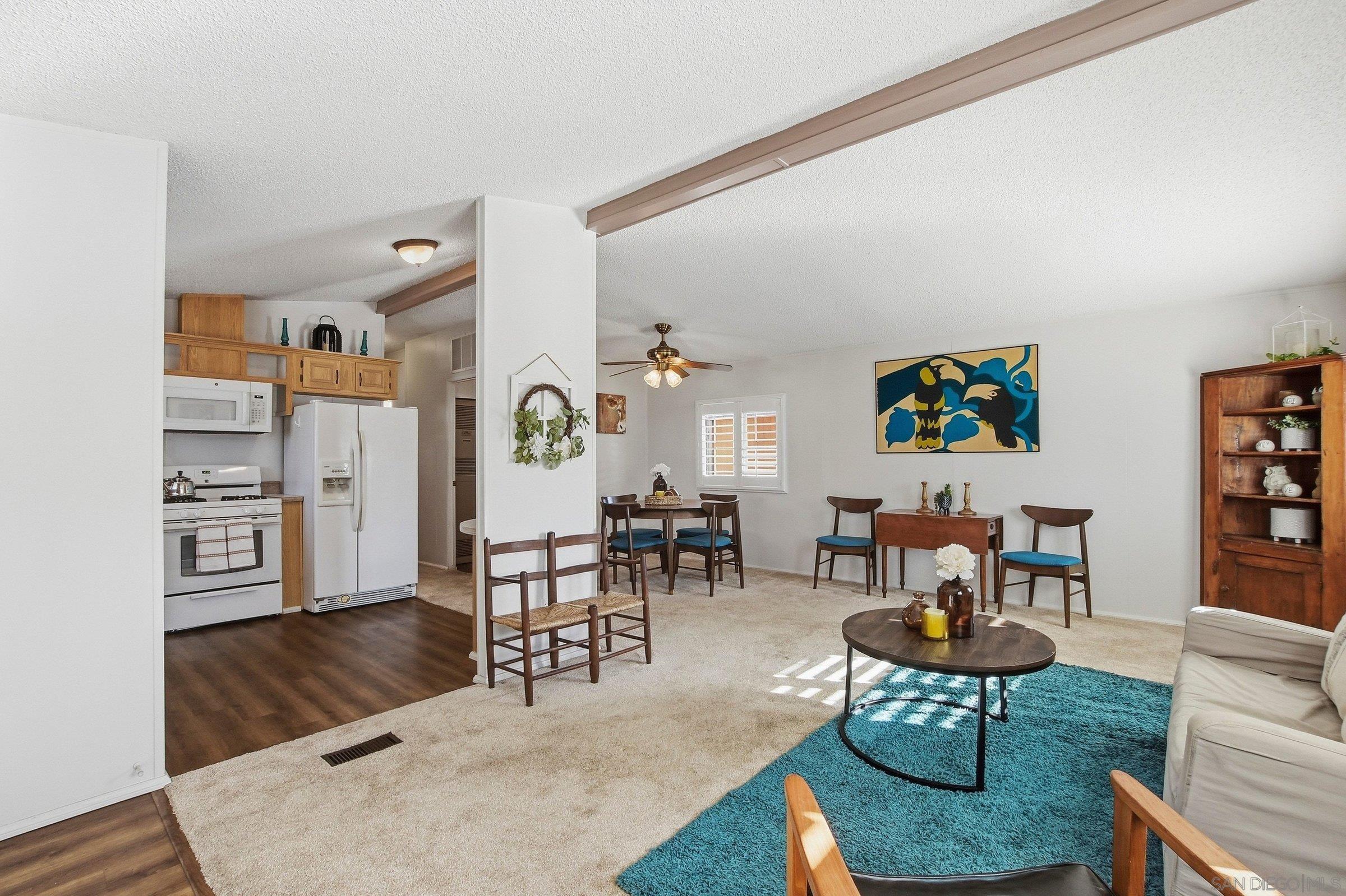 Detail Gallery Image 9 of 28 For 6460  Convoy Ct.  #46,  San Diego,  CA 92117 - 2 Beds | 2 Baths