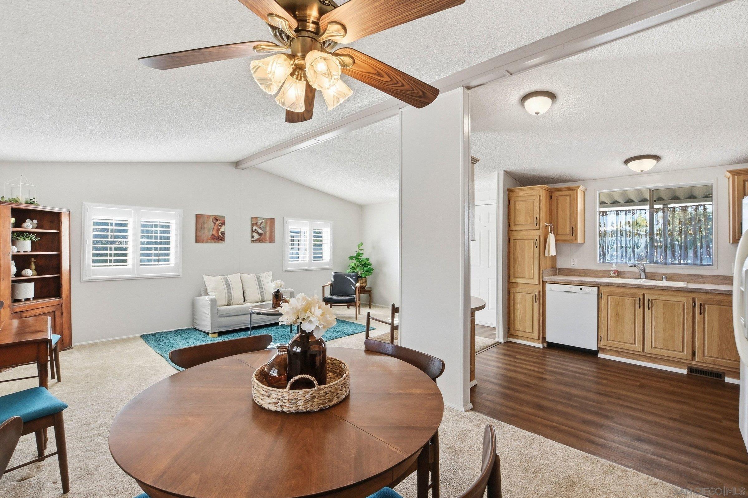 Detail Gallery Image 10 of 28 For 6460  Convoy Ct.  #46,  San Diego,  CA 92117 - 2 Beds | 2 Baths