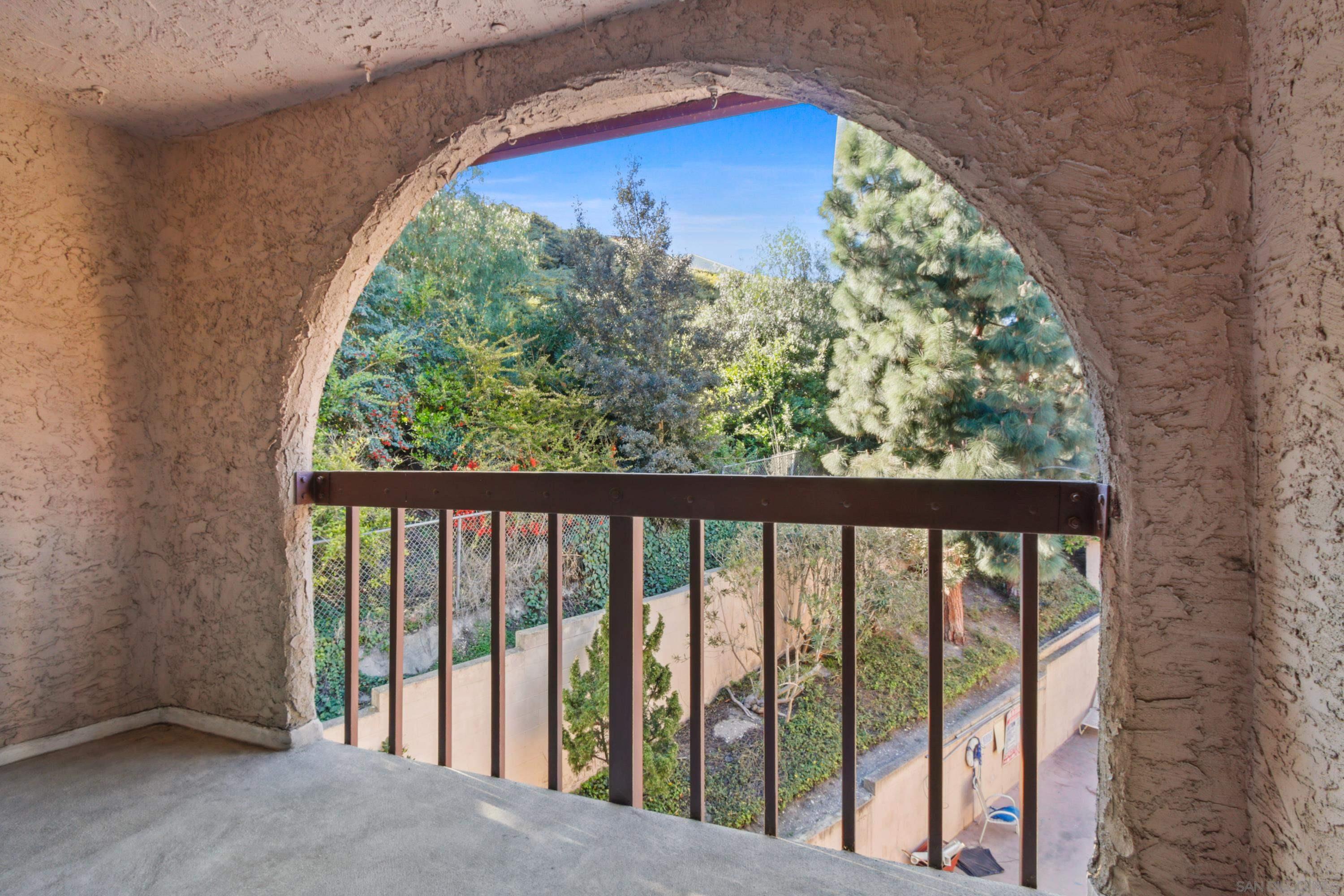 Detail Gallery Image 5 of 11 For 5718  Ravenspur Dr  #307,  Rancho Palos Verdes,  CA 90275 - 2 Beds | 2 Baths
