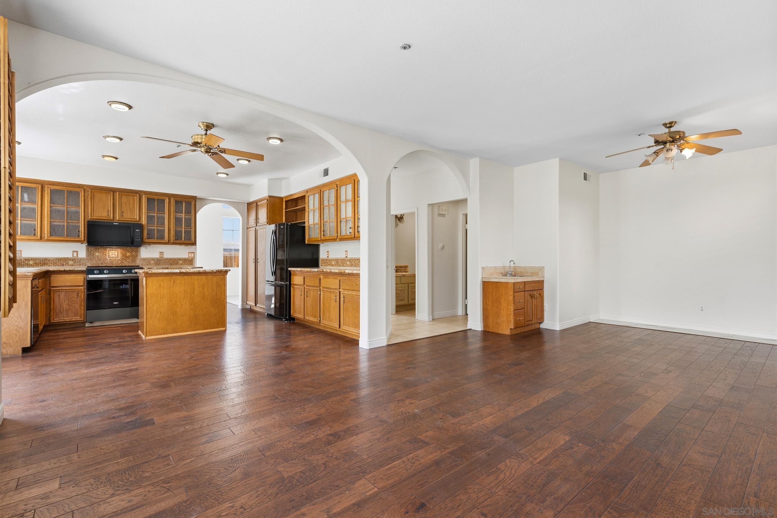 Detail Gallery Image 12 of 30 For 3133  Amberwood Ln, Escondido,  CA 92027 - 3 Beds | 3 Baths