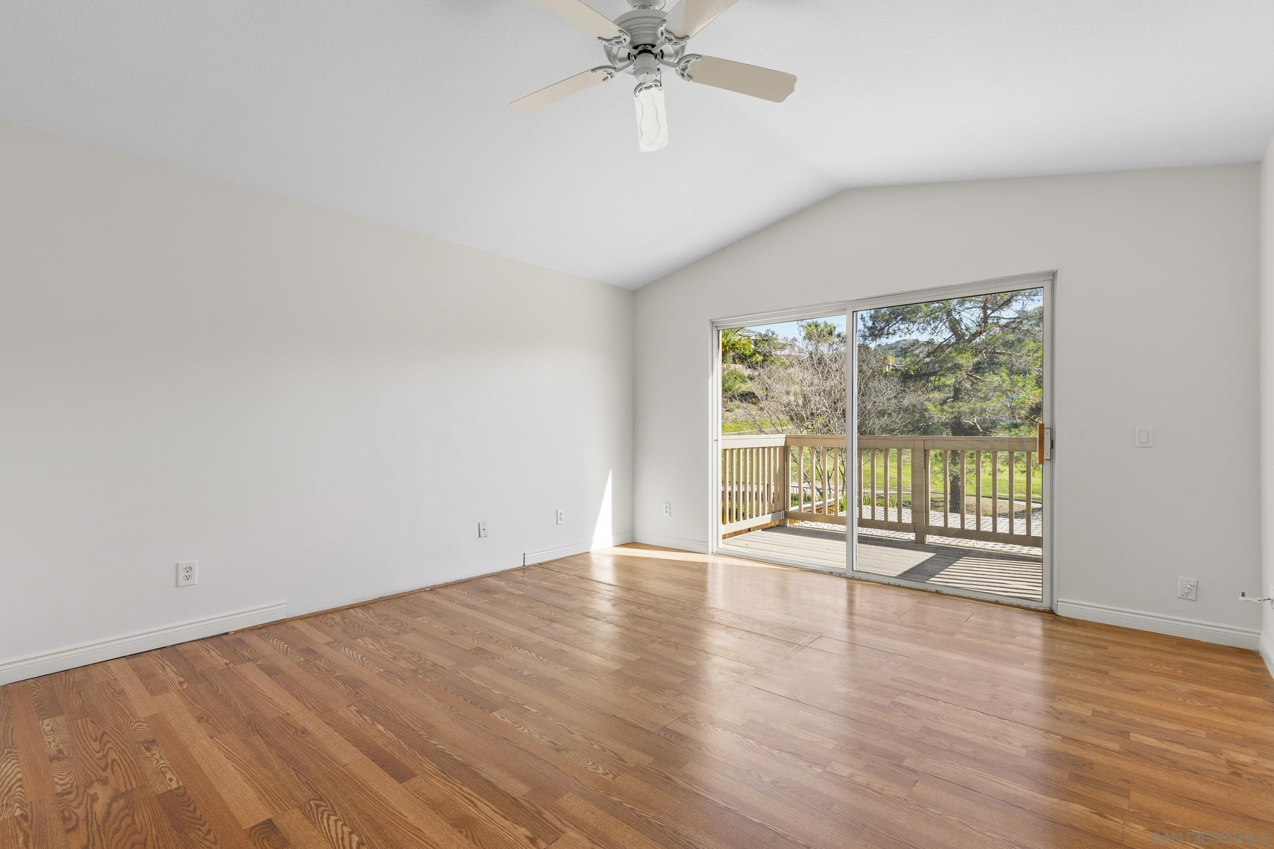 Detail Gallery Image 17 of 30 For 3133  Amberwood Ln, Escondido,  CA 92027 - 3 Beds | 3 Baths