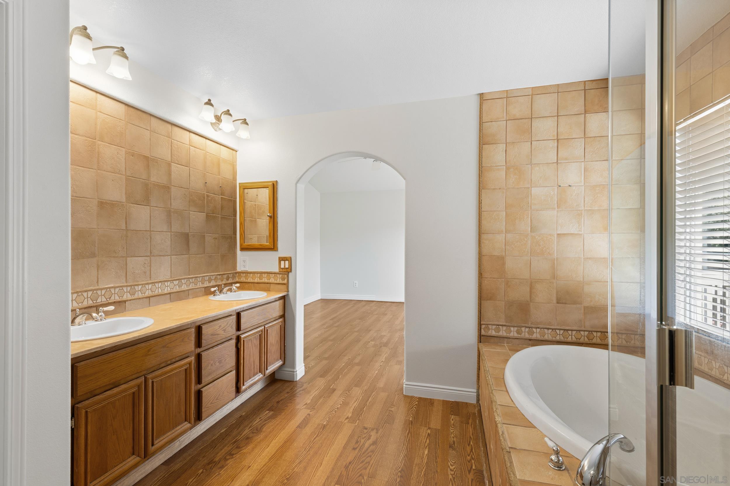 Detail Gallery Image 21 of 30 For 3133  Amberwood Ln, Escondido,  CA 92027 - 3 Beds | 3 Baths