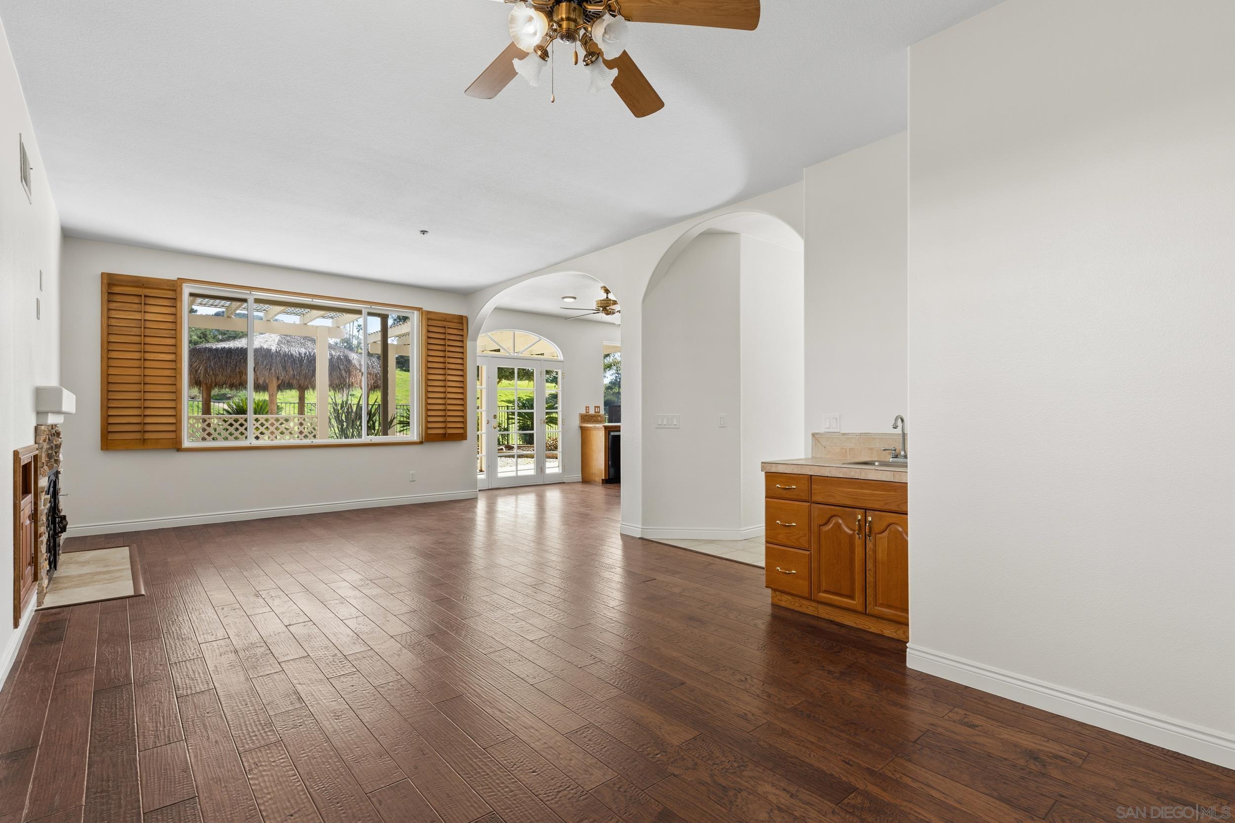 Detail Gallery Image 8 of 30 For 3133  Amberwood Ln, Escondido,  CA 92027 - 3 Beds | 3 Baths