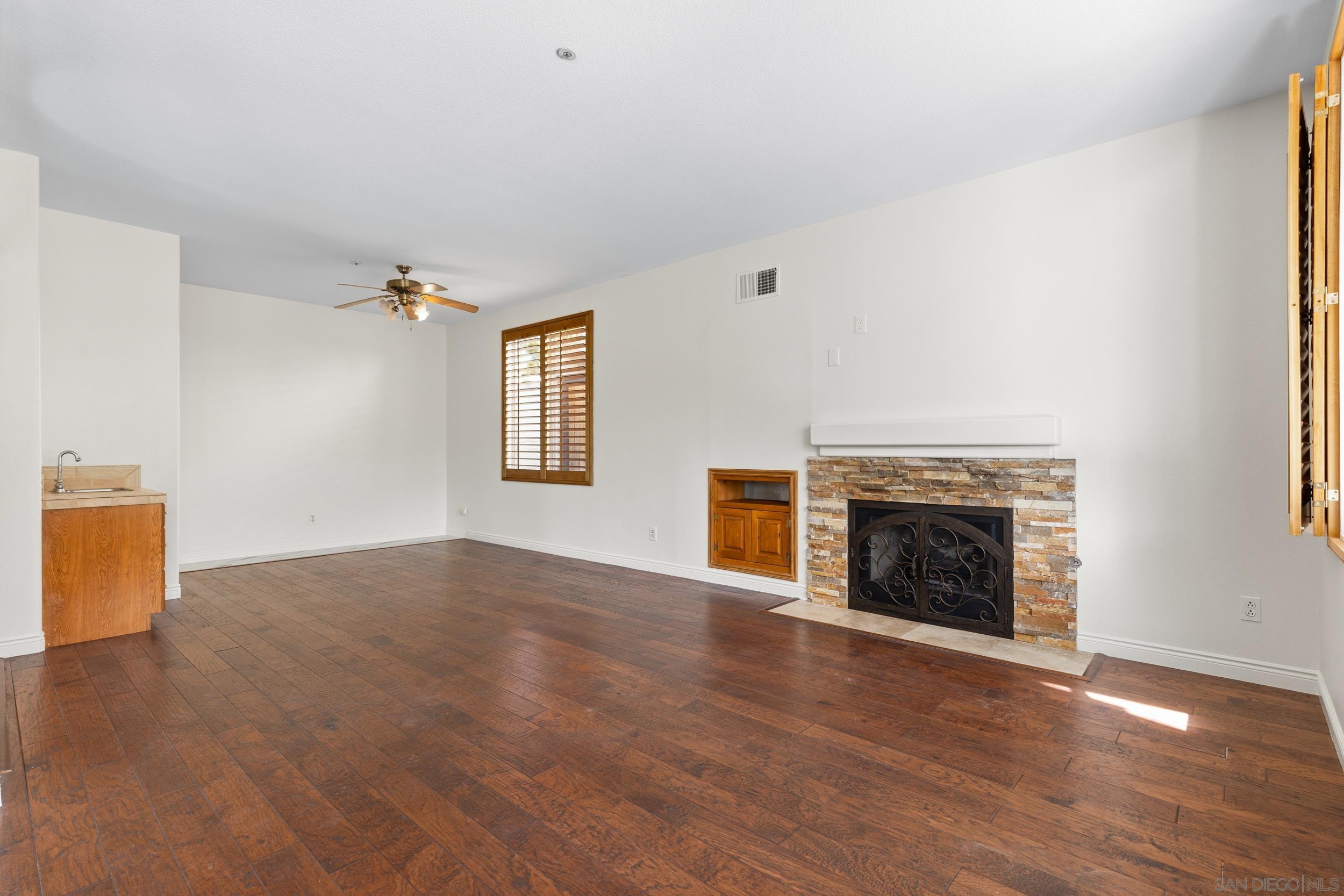 Detail Gallery Image 9 of 30 For 3133  Amberwood Ln, Escondido,  CA 92027 - 3 Beds | 3 Baths