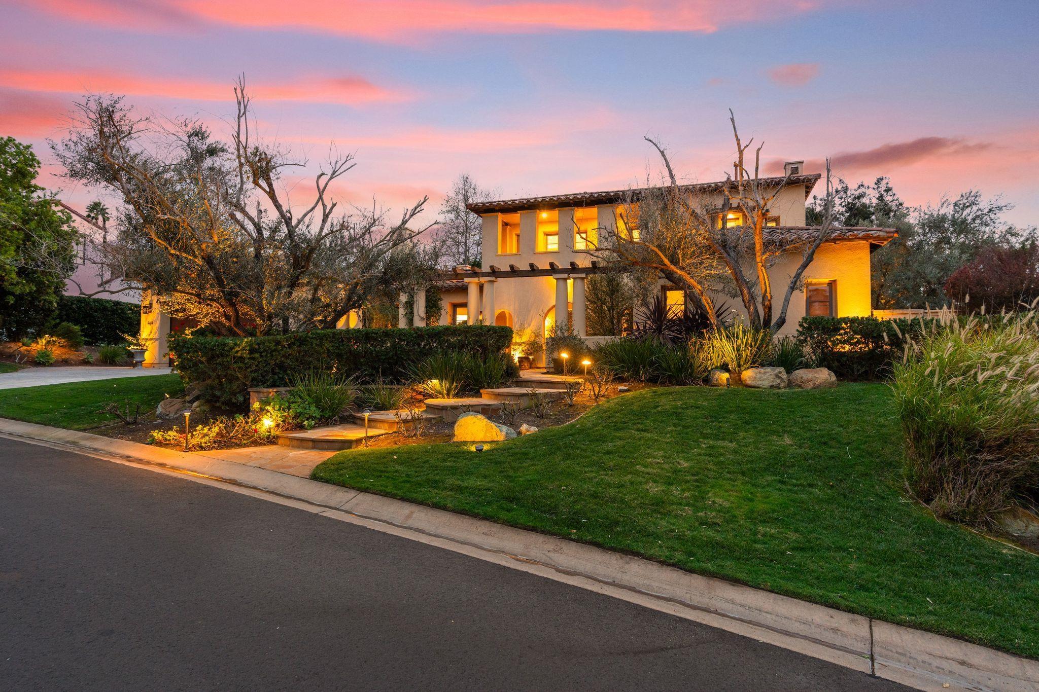 Detail Gallery Image 2 of 33 For 8308  Top O the Morning Way, San Diego,  CA 92127 - 5 Beds | 5/1 Baths