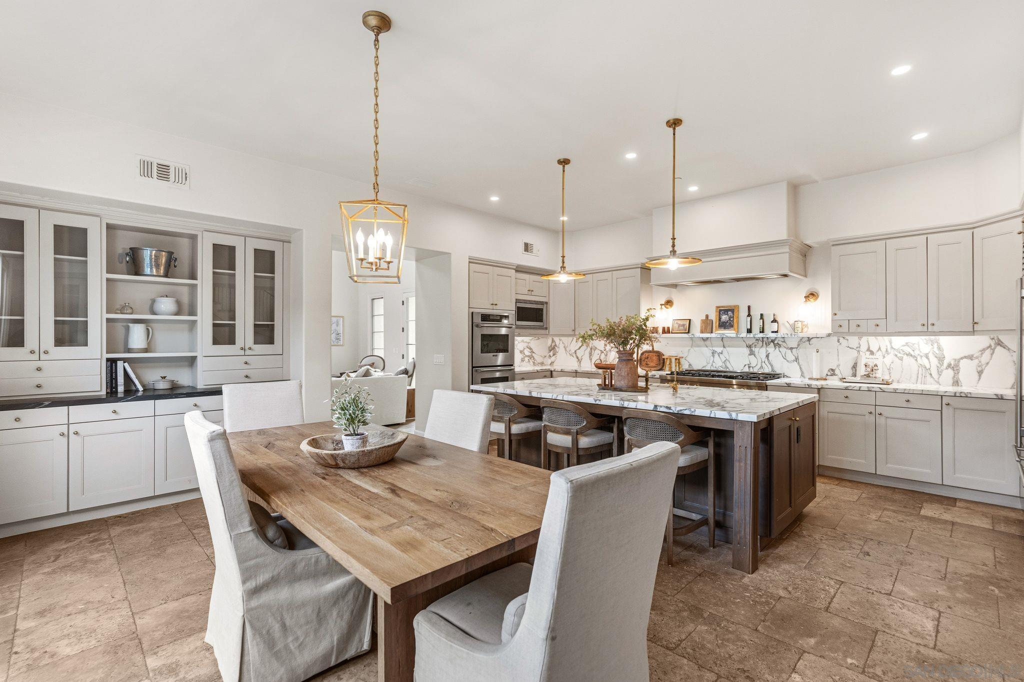 Detail Gallery Image 14 of 33 For 8308  Top O the Morning Way, San Diego,  CA 92127 - 5 Beds | 5/1 Baths