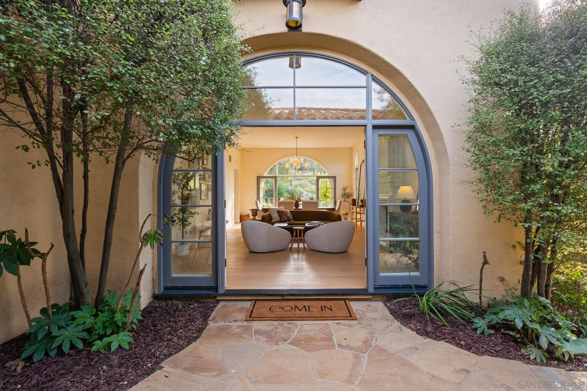 Detail Gallery Image 6 of 33 For 8308  Top O the Morning Way, San Diego,  CA 92127 - 5 Beds | 5/1 Baths