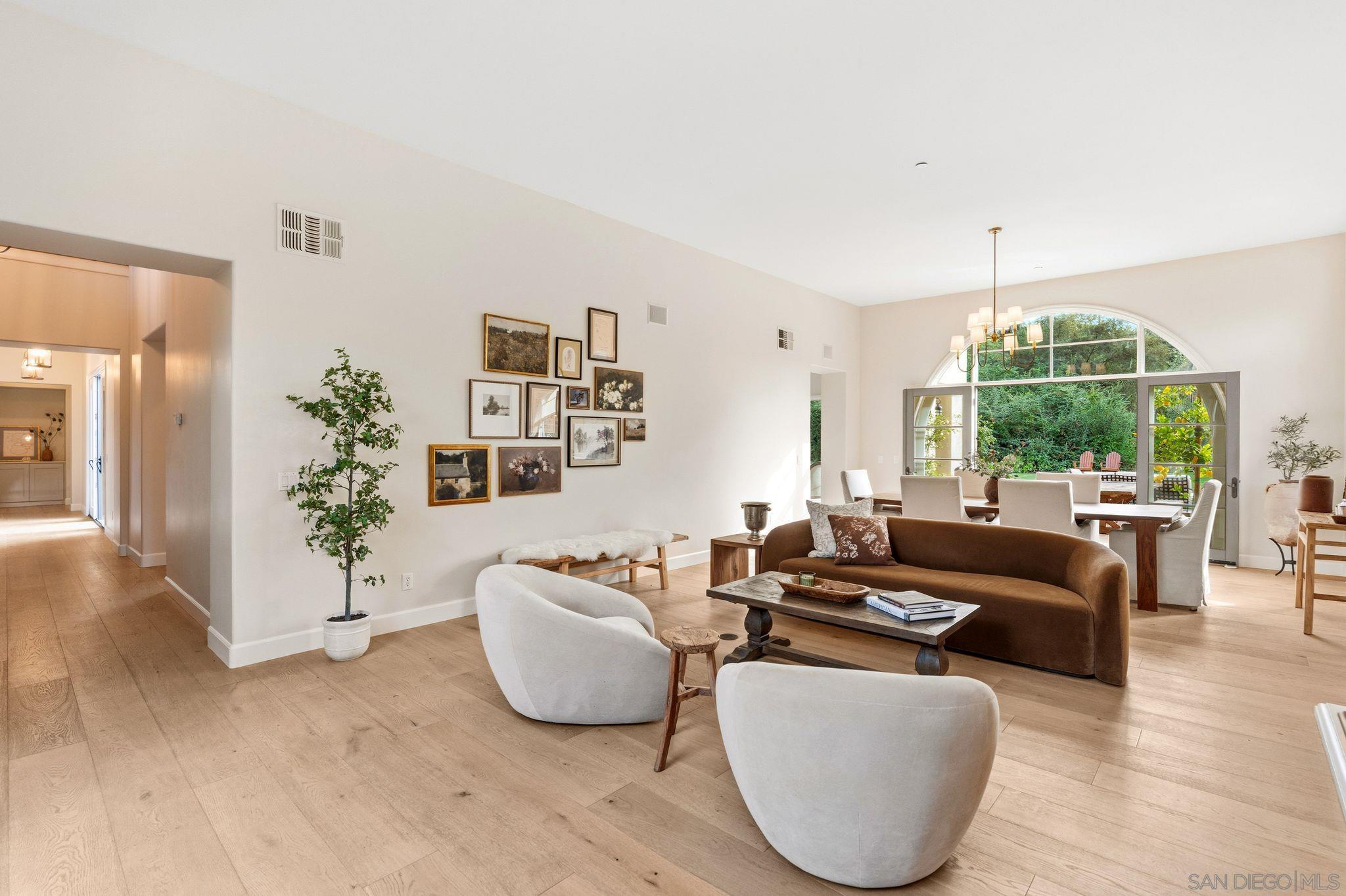 Detail Gallery Image 9 of 33 For 8308  Top O the Morning Way, San Diego,  CA 92127 - 5 Beds | 5/1 Baths