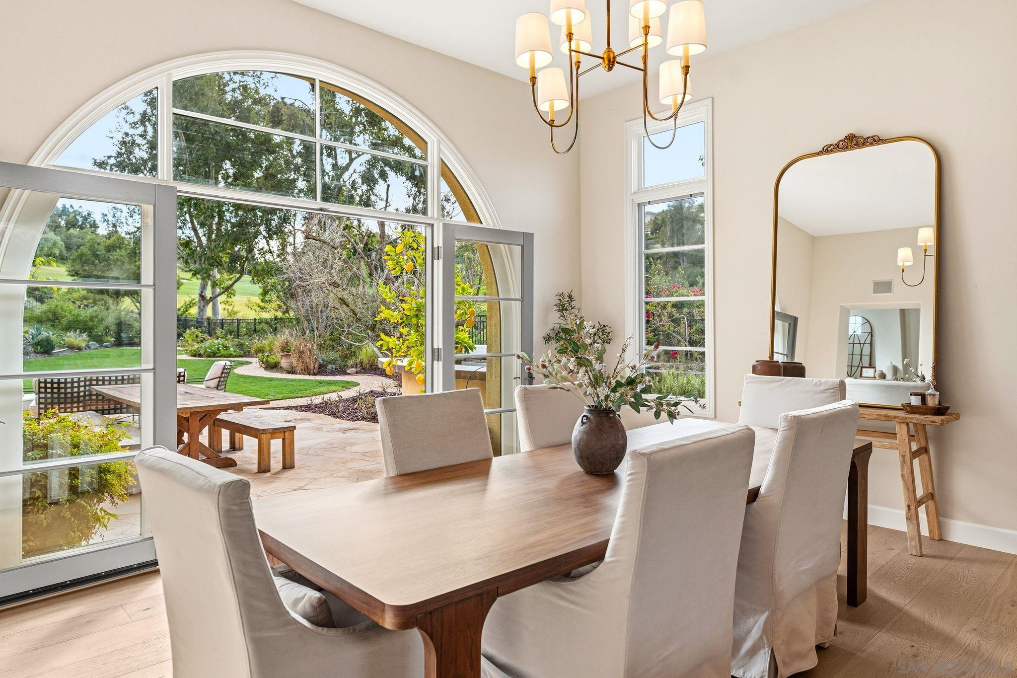 Detail Gallery Image 10 of 33 For 8308  Top O the Morning Way, San Diego,  CA 92127 - 5 Beds | 5/1 Baths