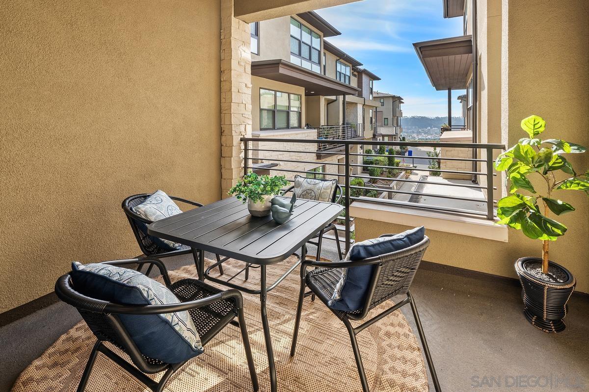 Detail Gallery Image 6 of 20 For 2900  via Alta Pl, San Diego,  CA 92108 - 3 Beds | 3 Baths