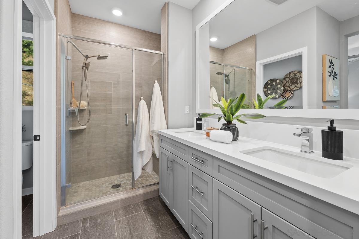 Detail Gallery Image 8 of 20 For 2900  via Alta Pl, San Diego,  CA 92108 - 3 Beds | 3 Baths