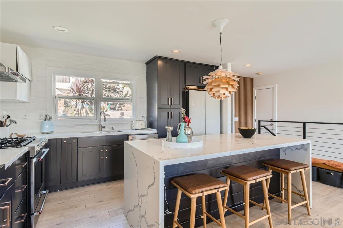 Detail Gallery Image 8 of 38 For 3503  Quimby, San Diego,  CA 92106 - 4 Beds | 3 Baths