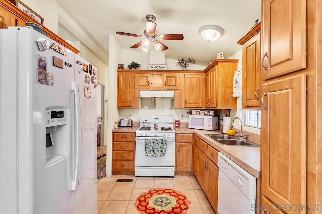 Detail Gallery Image 8 of 25 For 677  G St  Spc 51,  Chula Vista,  CA 91910 - 2 Beds | 2 Baths