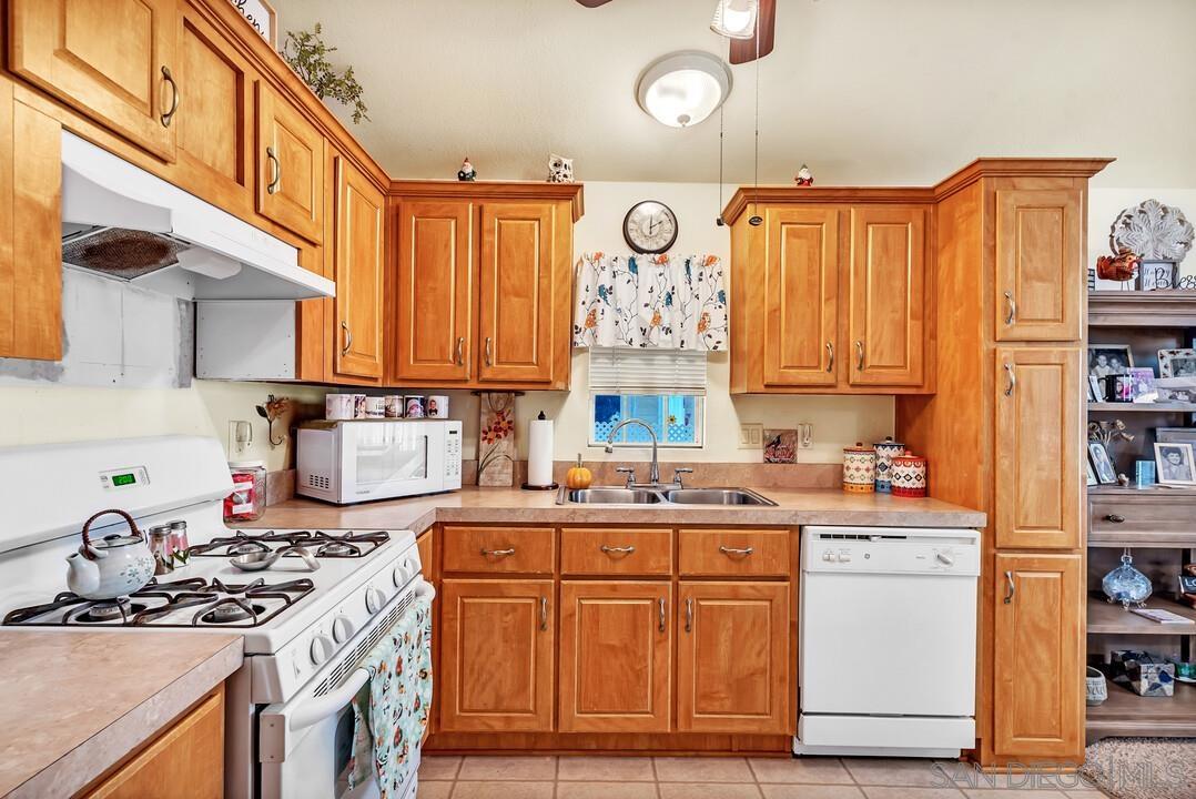 Detail Gallery Image 9 of 25 For 677  G St  Spc 51,  Chula Vista,  CA 91910 - 2 Beds | 2 Baths