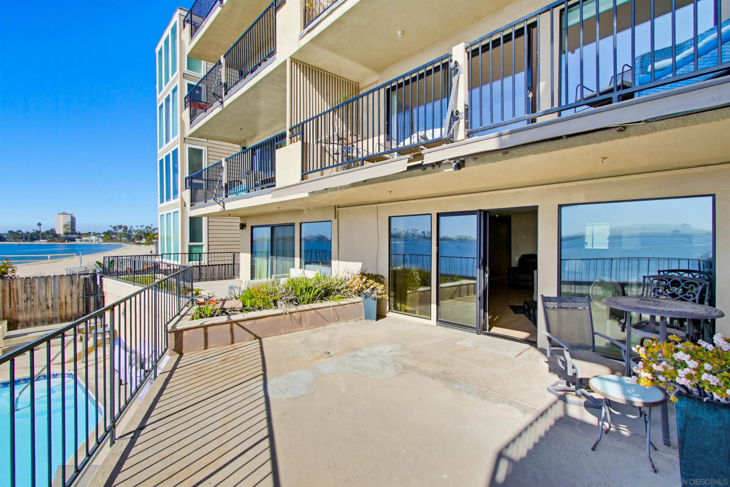 Detail Gallery Image 2 of 32 For 1235  Parker Pl  1f,  San Diego,  CA 92109 - 2 Beds | 2 Baths