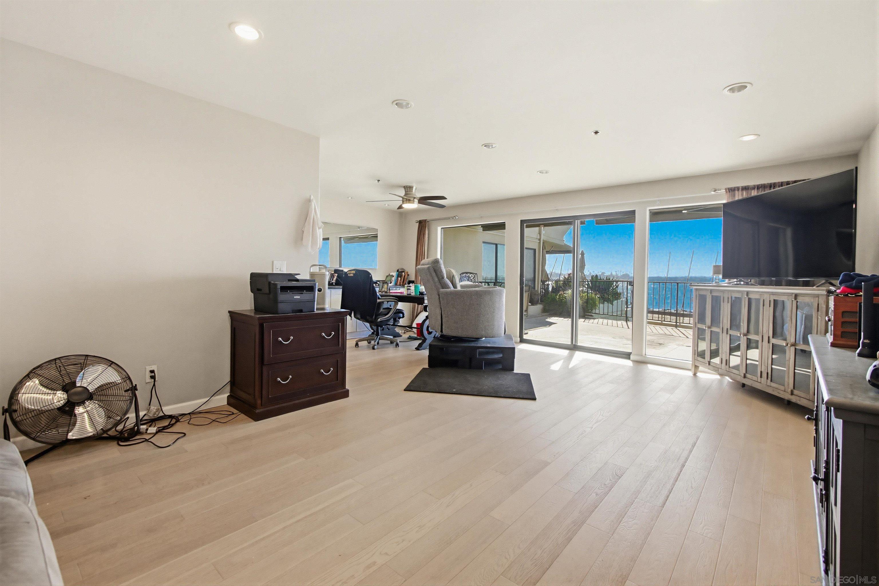Detail Gallery Image 4 of 32 For 1235  Parker Pl  1f,  San Diego,  CA 92109 - 2 Beds | 2 Baths