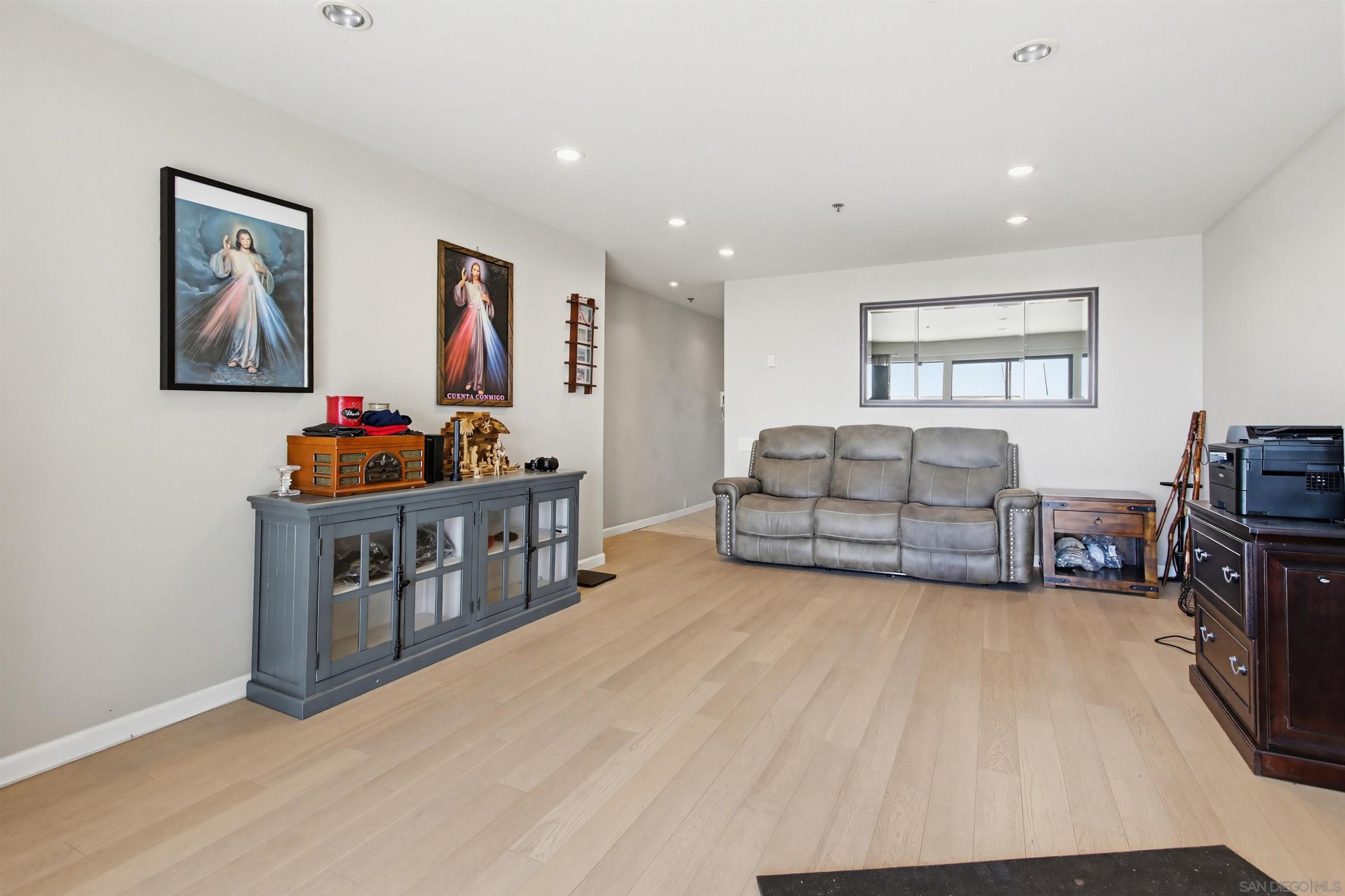 Detail Gallery Image 6 of 32 For 1235  Parker Pl  1f,  San Diego,  CA 92109 - 2 Beds | 2 Baths