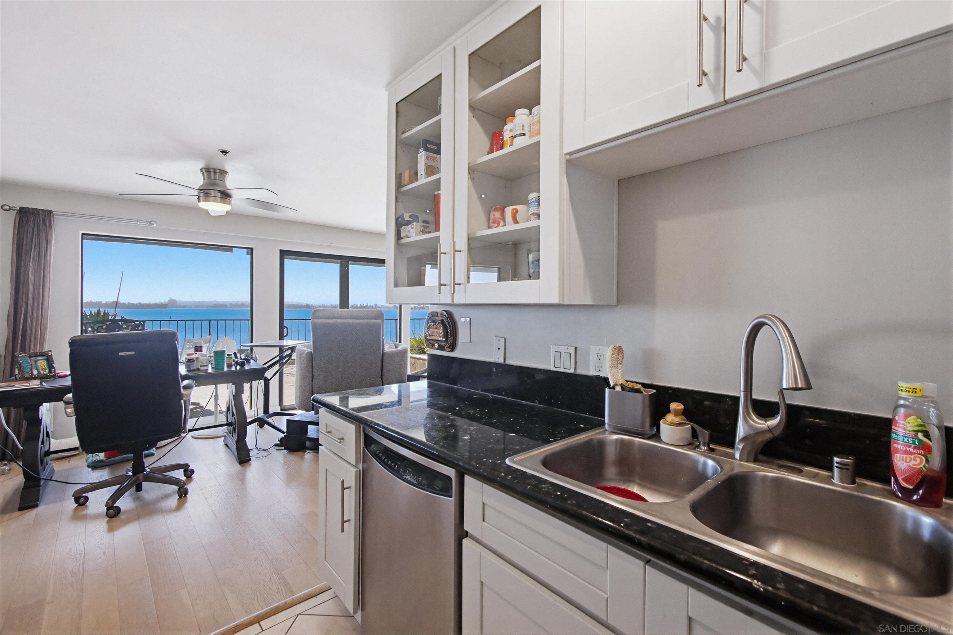 Detail Gallery Image 9 of 32 For 1235  Parker Pl  1f,  San Diego,  CA 92109 - 2 Beds | 2 Baths