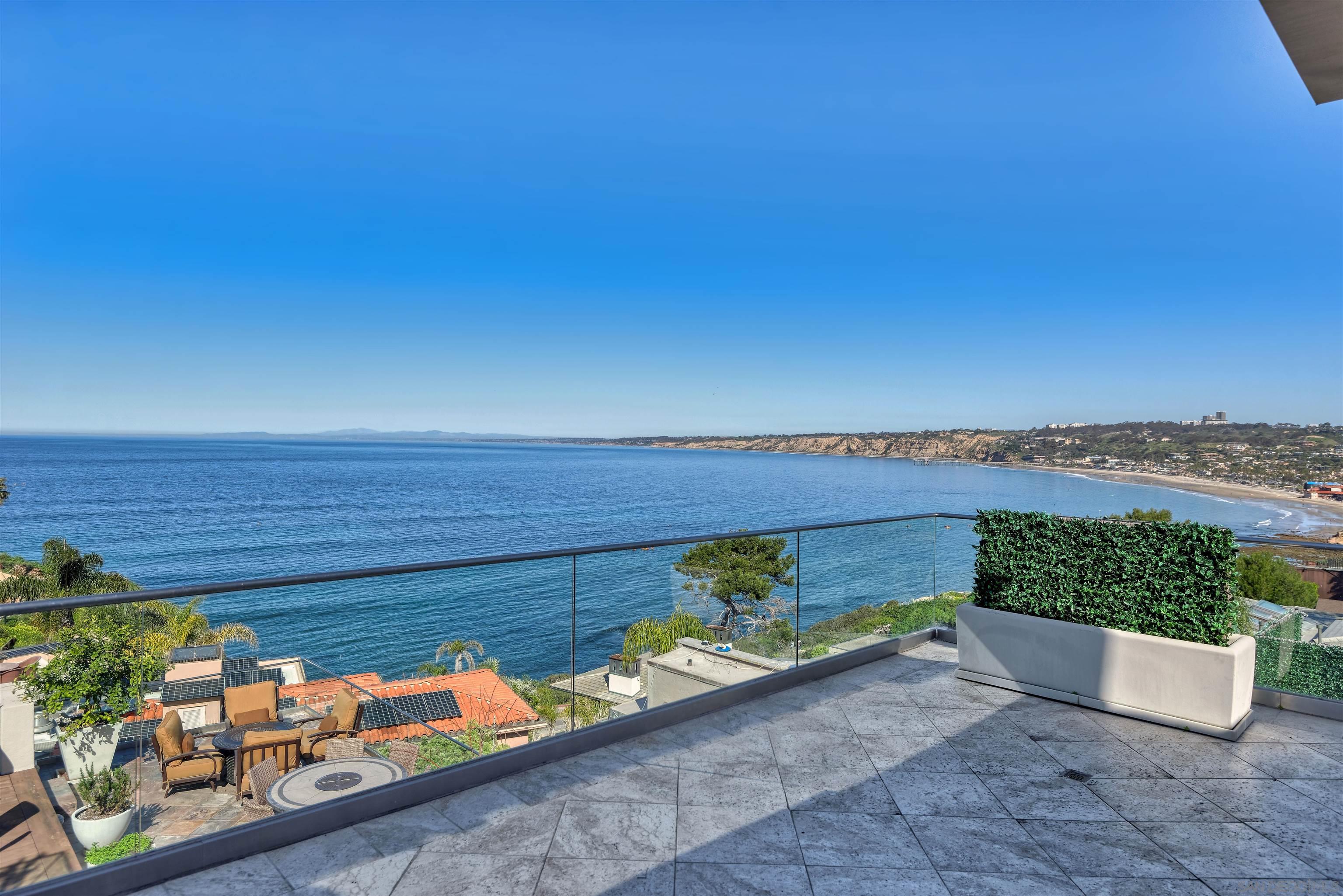 Detail Gallery Image 14 of 32 For 7825  Prospect Pl, La Jolla,  CA 92037 - 4 Beds | 4/2 Baths