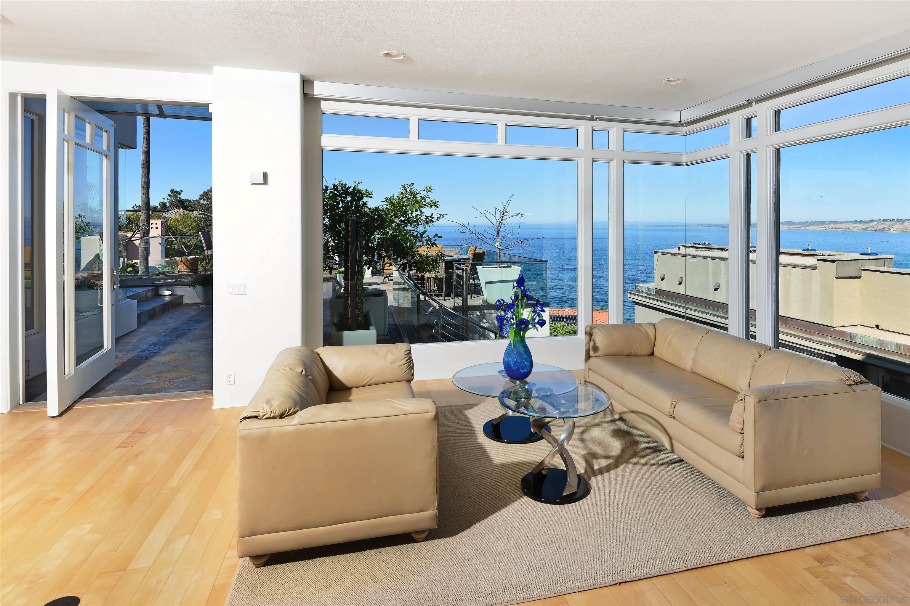 Detail Gallery Image 5 of 32 For 7825  Prospect Pl, La Jolla,  CA 92037 - 4 Beds | 4/2 Baths