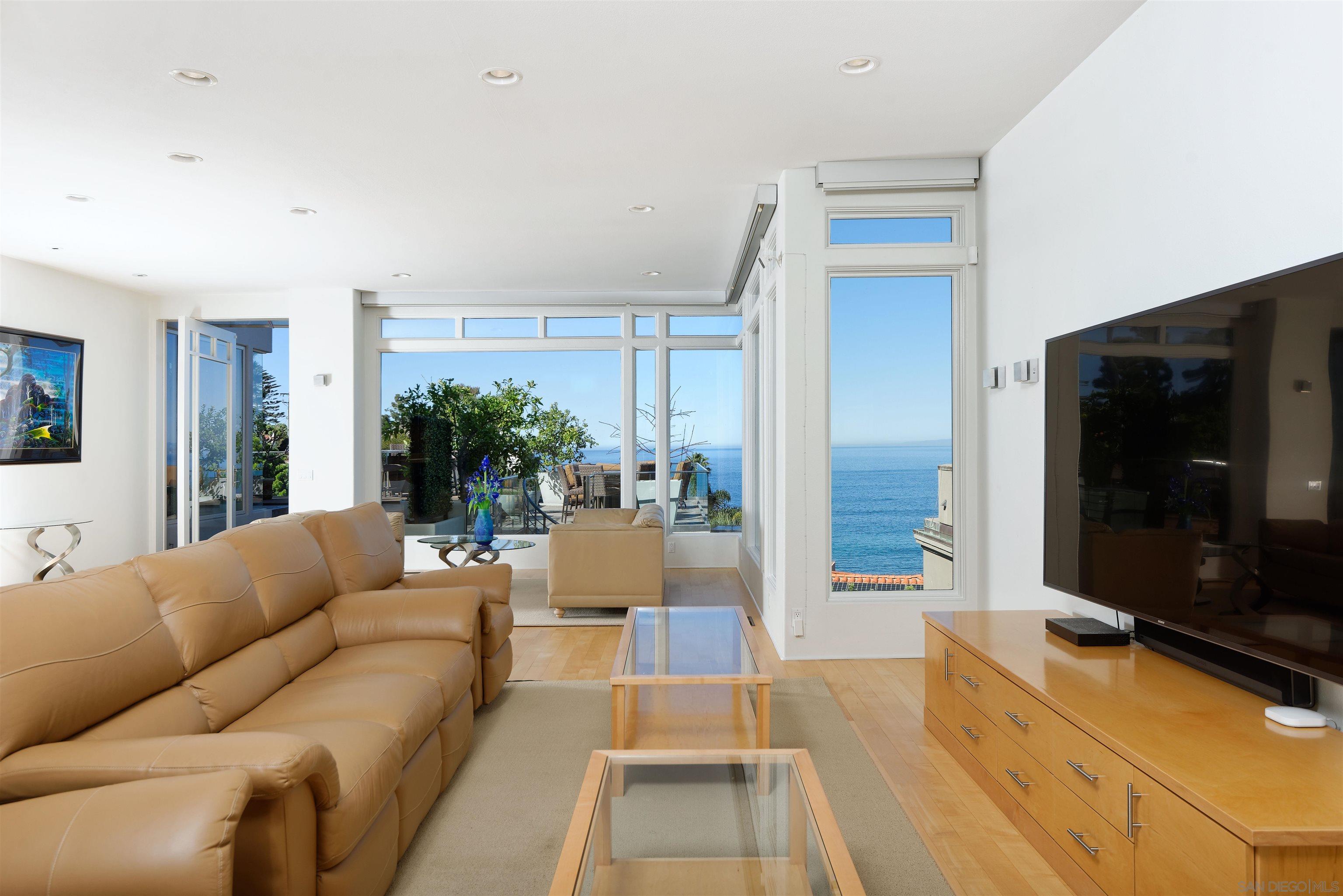 Detail Gallery Image 6 of 32 For 7825  Prospect Pl, La Jolla,  CA 92037 - 4 Beds | 4/2 Baths