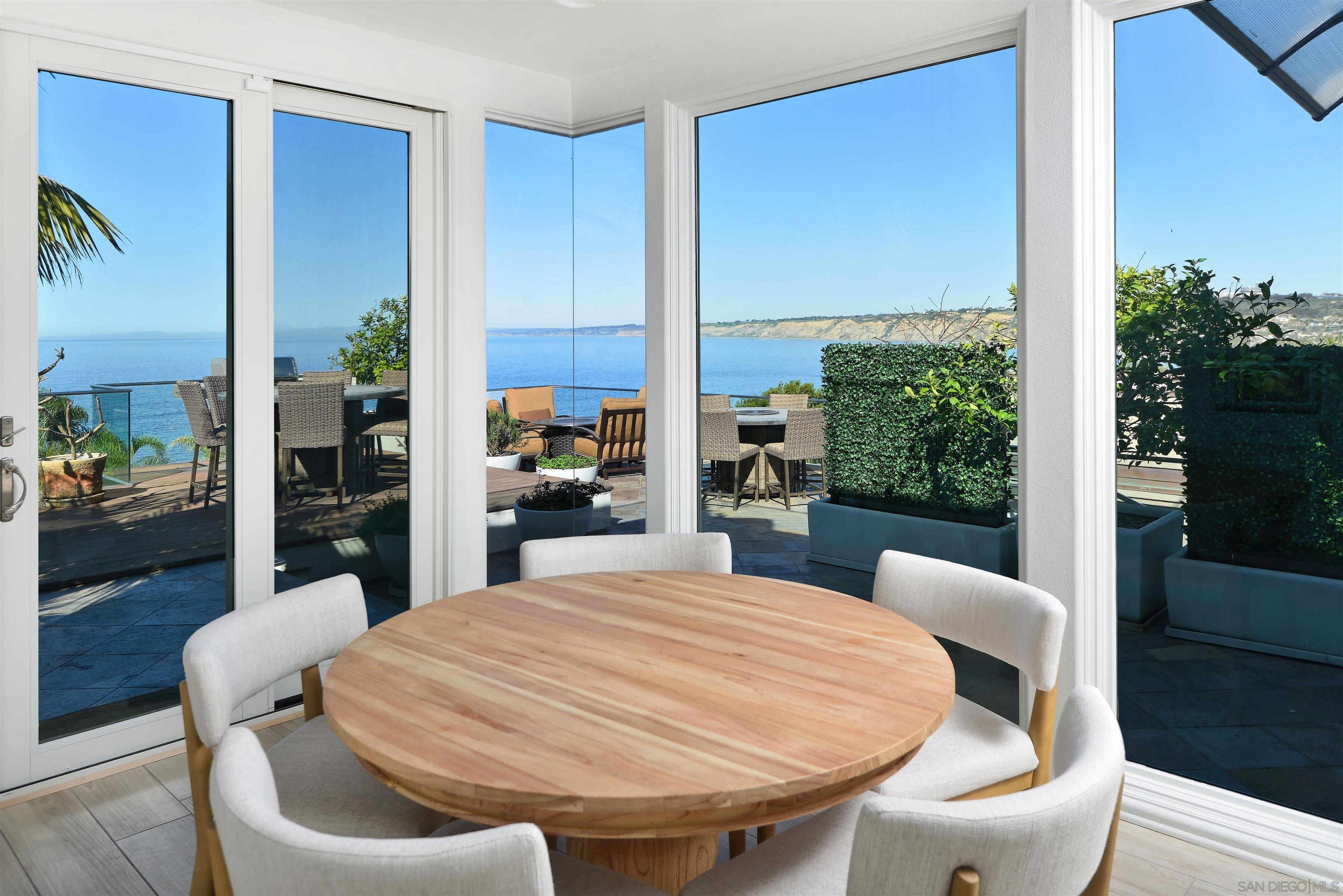 Detail Gallery Image 7 of 32 For 7825  Prospect Pl, La Jolla,  CA 92037 - 4 Beds | 4/2 Baths