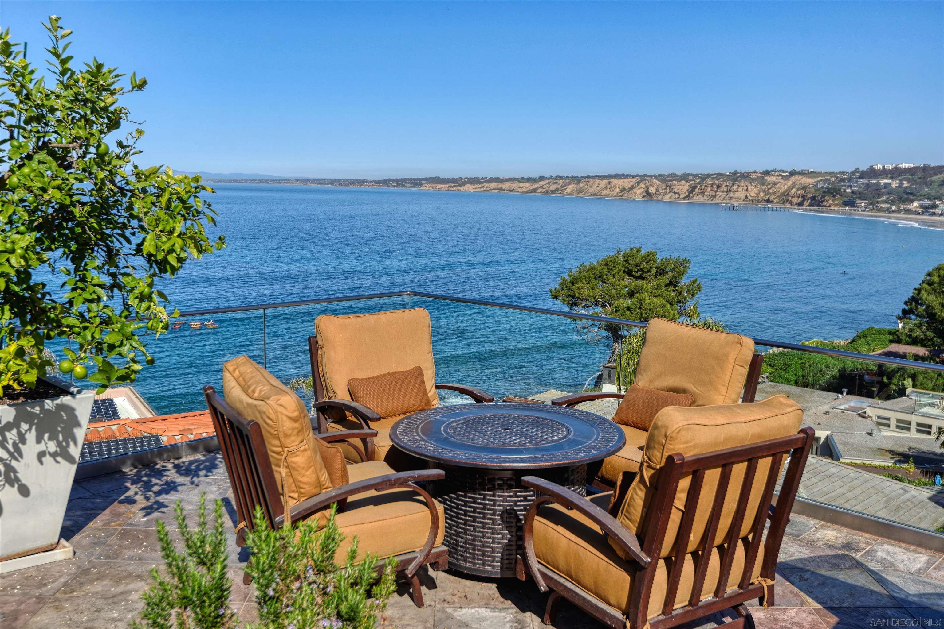 Detail Gallery Image 9 of 32 For 7825  Prospect Pl, La Jolla,  CA 92037 - 4 Beds | 4/2 Baths