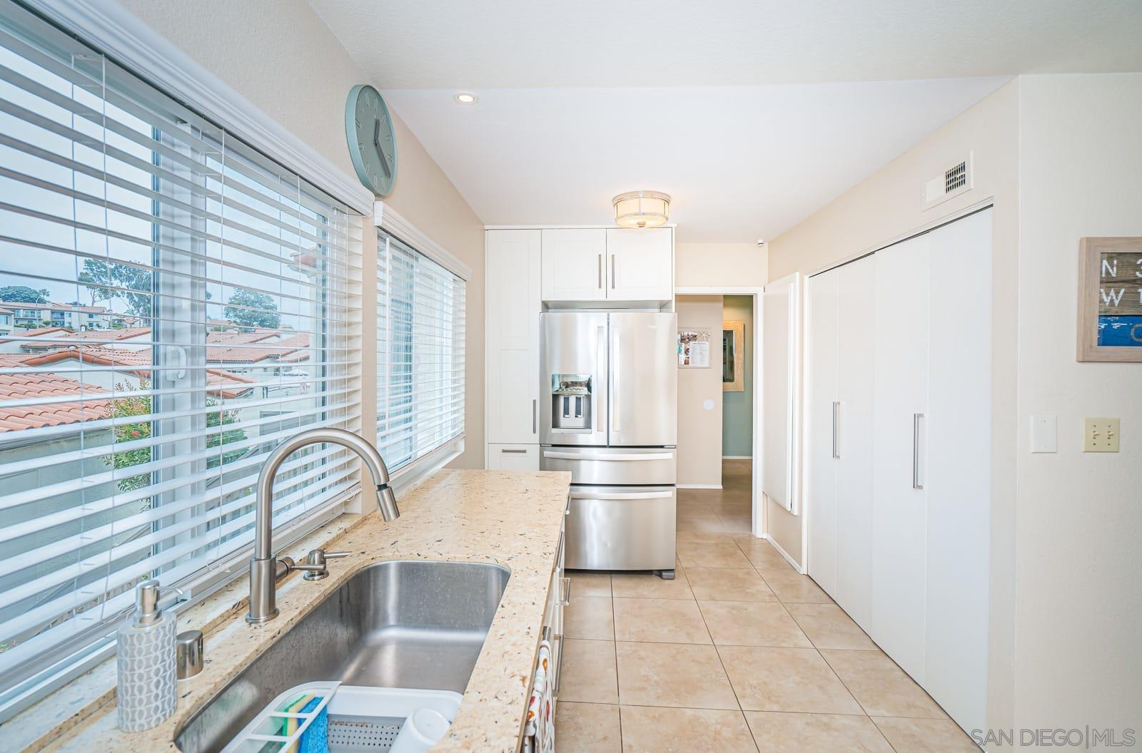 Detail Gallery Image 12 of 28 For 901  Caminito Madrigal  E, Carlsbad,  CA 92011 - 2 Beds | 2 Baths