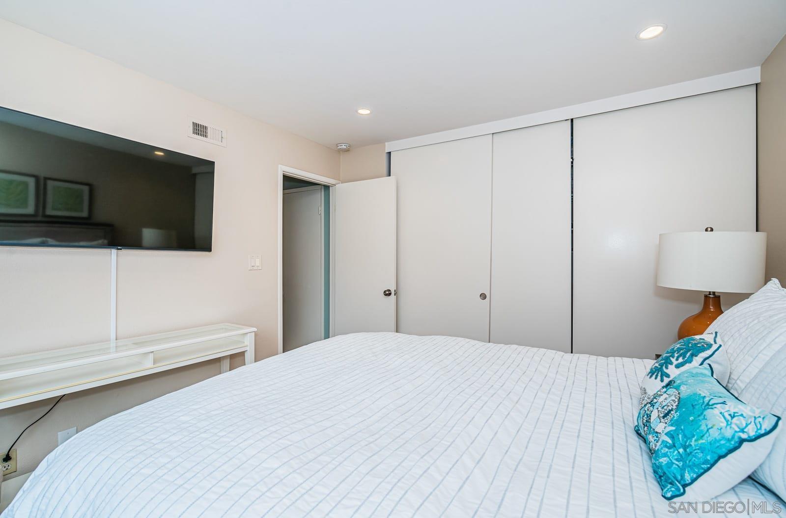 Detail Gallery Image 19 of 28 For 901  Caminito Madrigal  E, Carlsbad,  CA 92011 - 2 Beds | 2 Baths