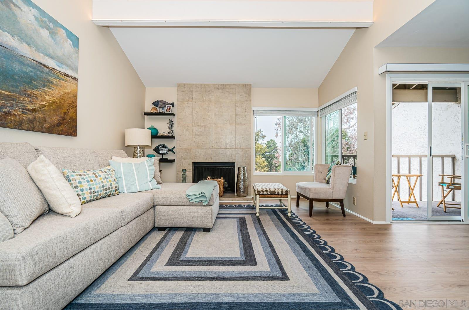 Detail Gallery Image 3 of 28 For 901  Caminito Madrigal  E, Carlsbad,  CA 92011 - 2 Beds | 2 Baths