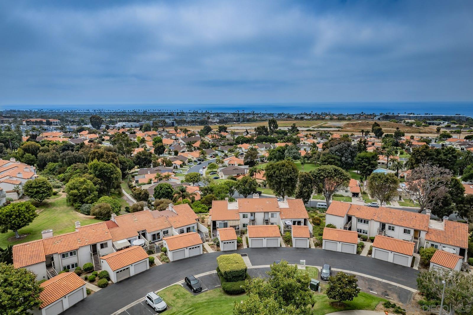 Detail Gallery Image 25 of 28 For 901  Caminito Madrigal  E, Carlsbad,  CA 92011 - 2 Beds | 2 Baths