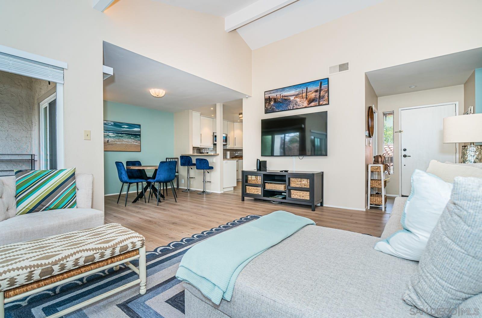 Detail Gallery Image 5 of 28 For 901  Caminito Madrigal  E, Carlsbad,  CA 92011 - 2 Beds | 2 Baths