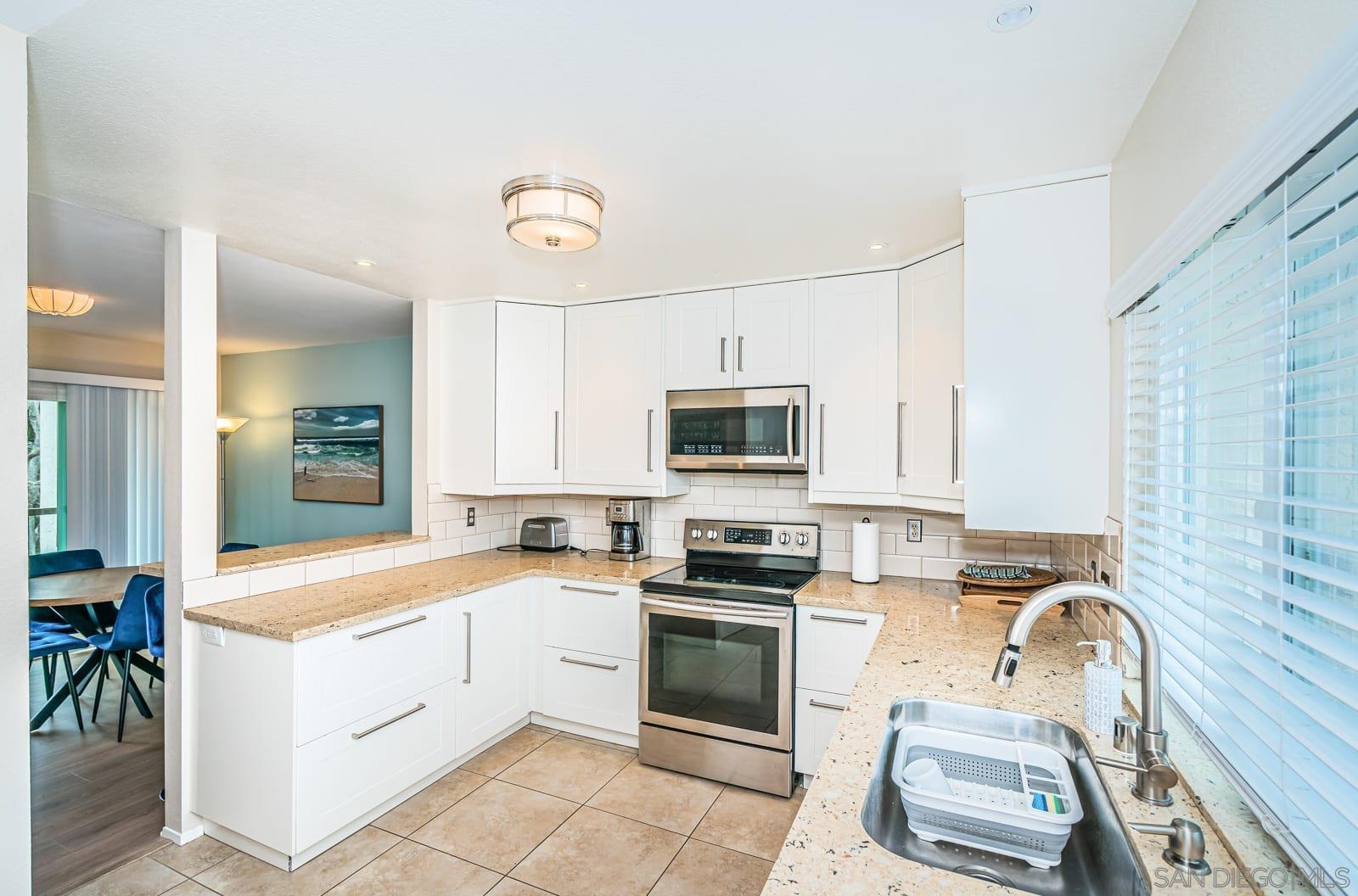 Detail Gallery Image 9 of 28 For 901  Caminito Madrigal  E, Carlsbad,  CA 92011 - 2 Beds | 2 Baths