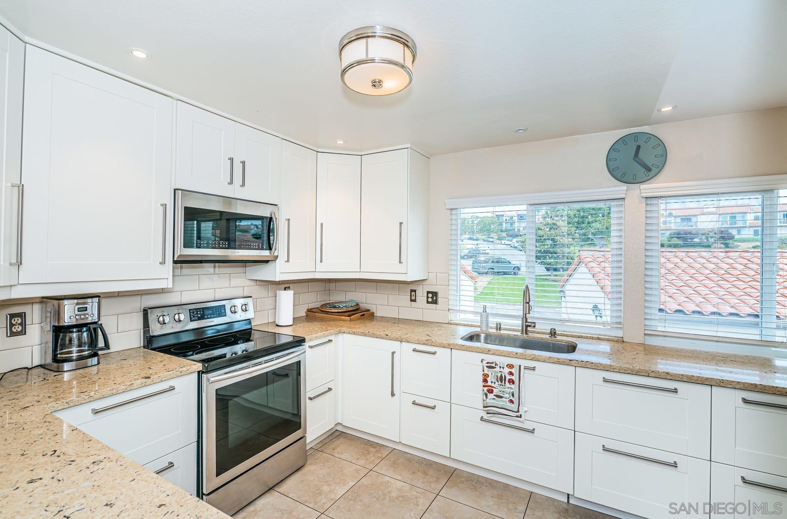 Detail Gallery Image 10 of 28 For 901  Caminito Madrigal  E, Carlsbad,  CA 92011 - 2 Beds | 2 Baths