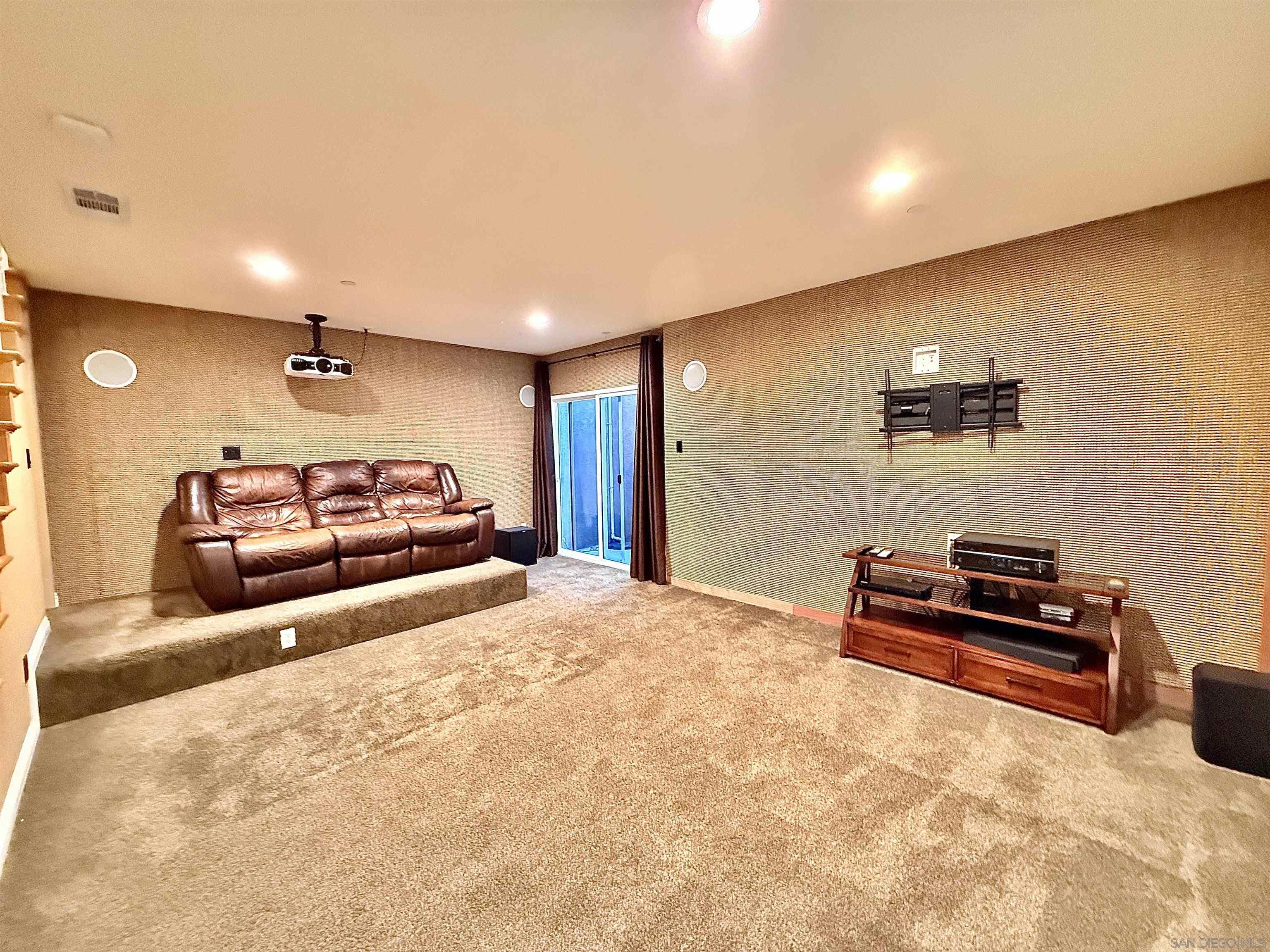 Detail Gallery Image 18 of 36 For 8364  Lake Ashwood Ave, San Diego,  CA 92119 - 4 Beds | 2/1 Baths