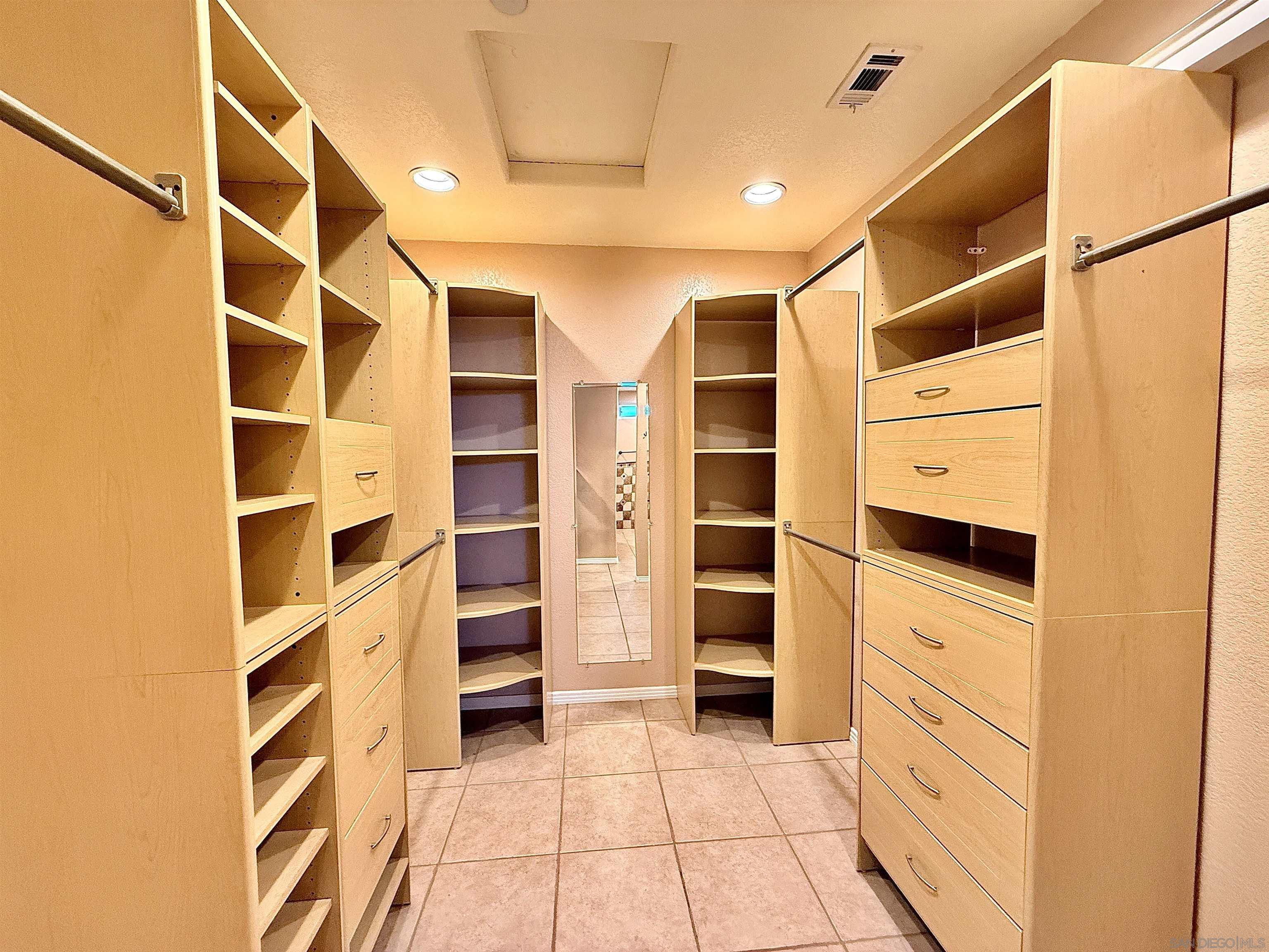 Detail Gallery Image 22 of 36 For 8364  Lake Ashwood Ave, San Diego,  CA 92119 - 4 Beds | 2/1 Baths