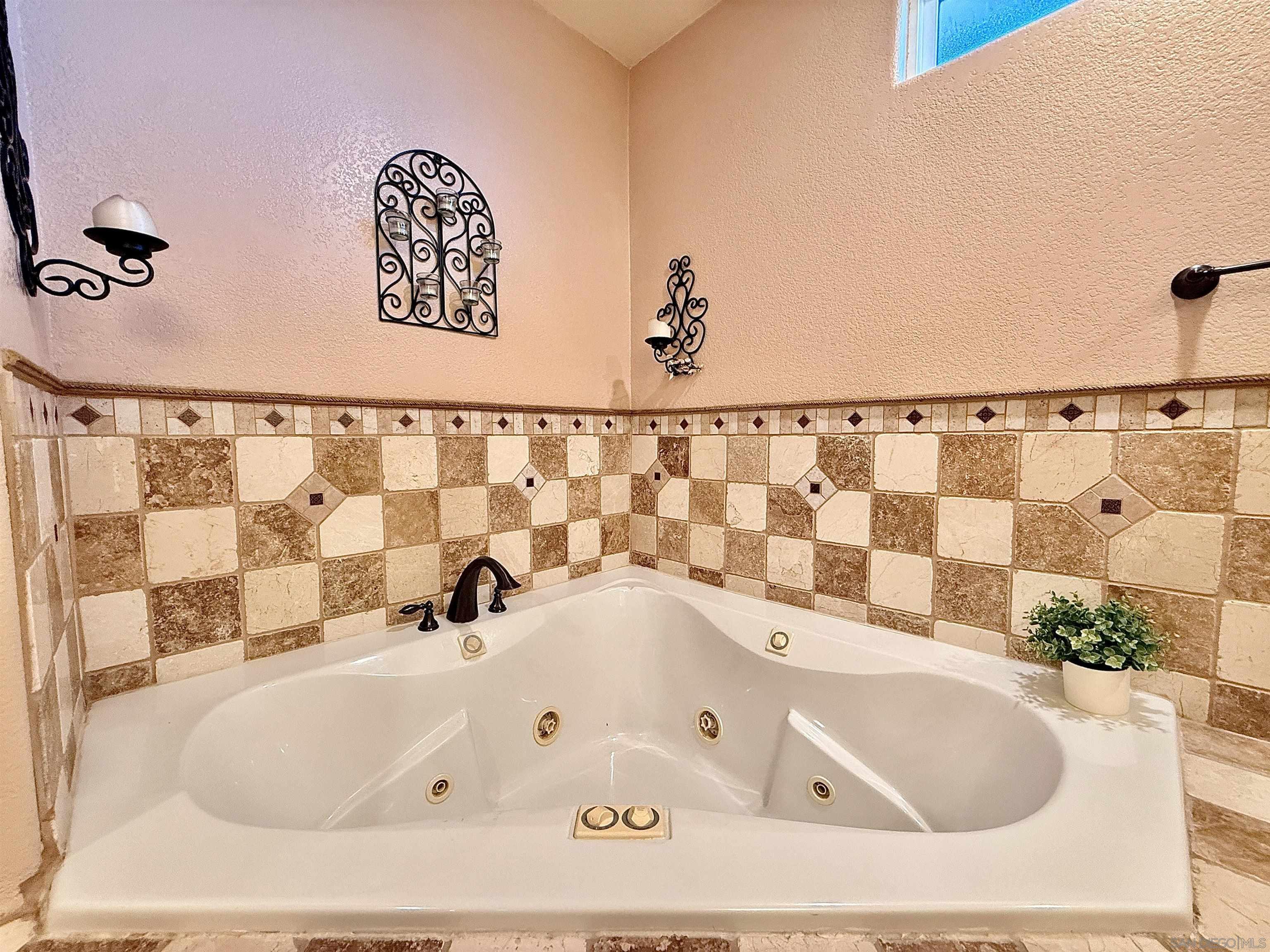 Detail Gallery Image 24 of 36 For 8364  Lake Ashwood Ave, San Diego,  CA 92119 - 4 Beds | 2/1 Baths