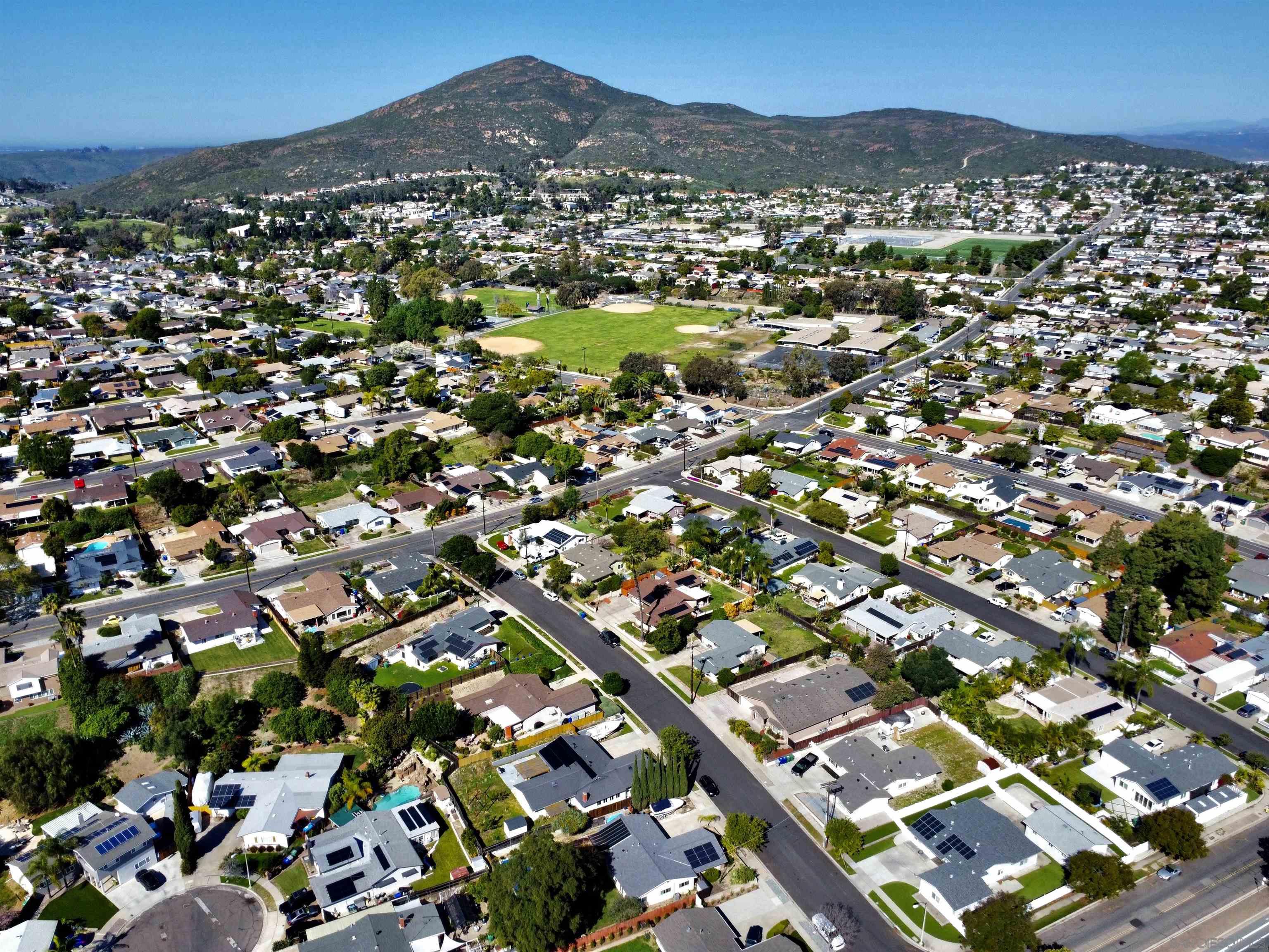 Detail Gallery Image 33 of 36 For 8364  Lake Ashwood Ave, San Diego,  CA 92119 - 4 Beds | 2/1 Baths