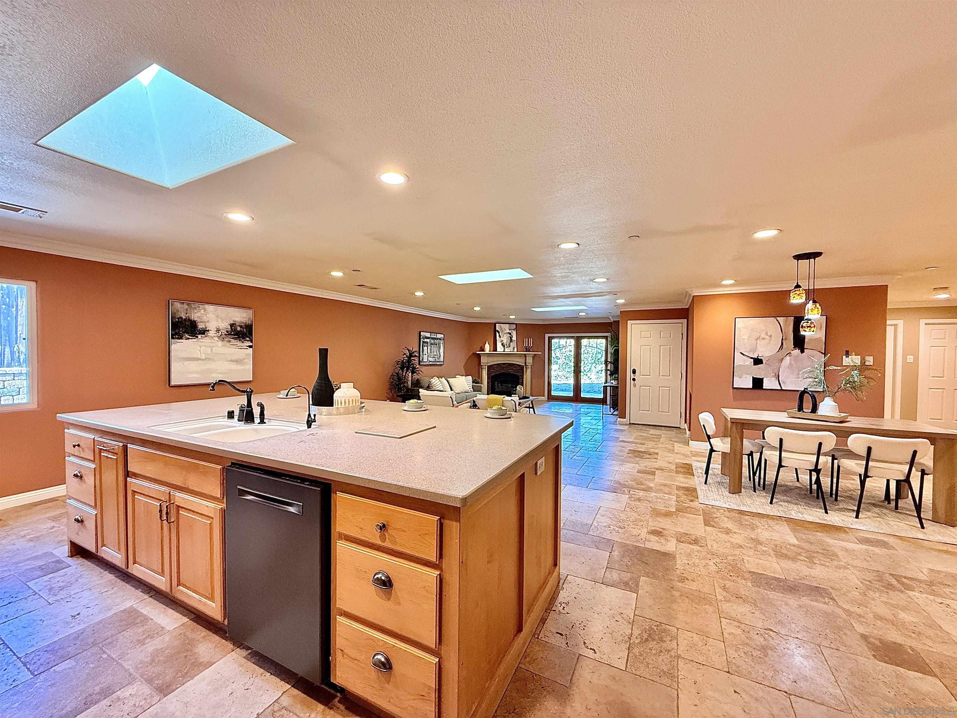 Detail Gallery Image 10 of 36 For 8364  Lake Ashwood Ave, San Diego,  CA 92119 - 4 Beds | 2/1 Baths