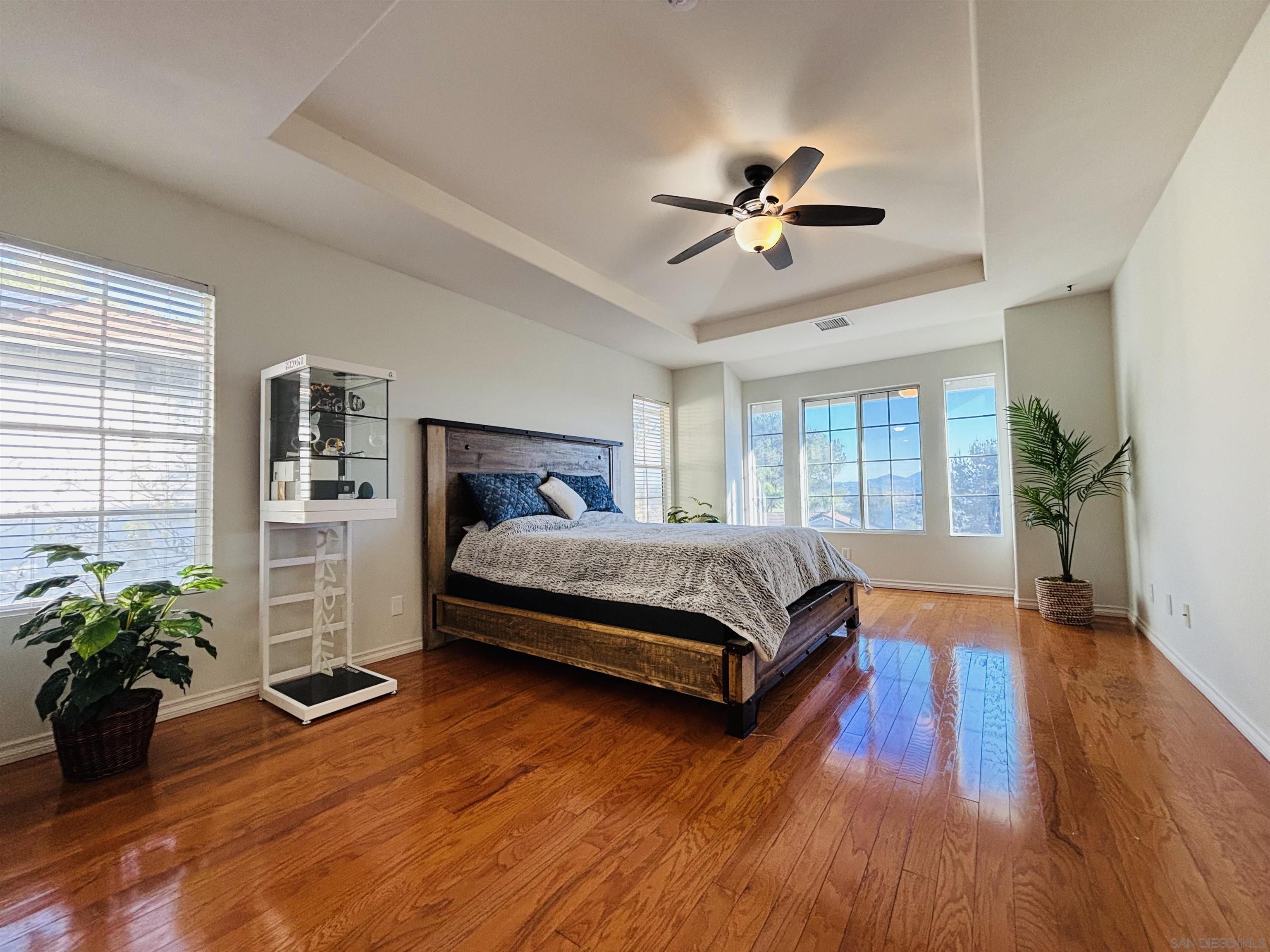 Detail Gallery Image 11 of 25 For 2114  Laura Drive, Escondido,  CA 92027 - 4 Beds | 3 Baths