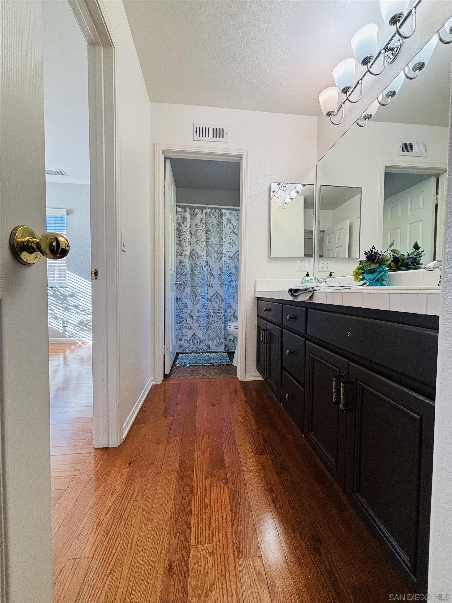 Detail Gallery Image 15 of 25 For 2114  Laura Drive, Escondido,  CA 92027 - 4 Beds | 3 Baths