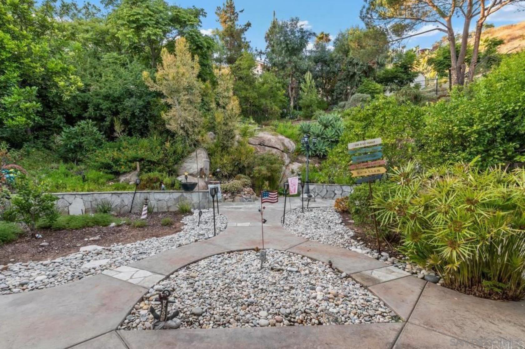 Detail Gallery Image 18 of 25 For 2114  Laura Drive, Escondido,  CA 92027 - 4 Beds | 3 Baths