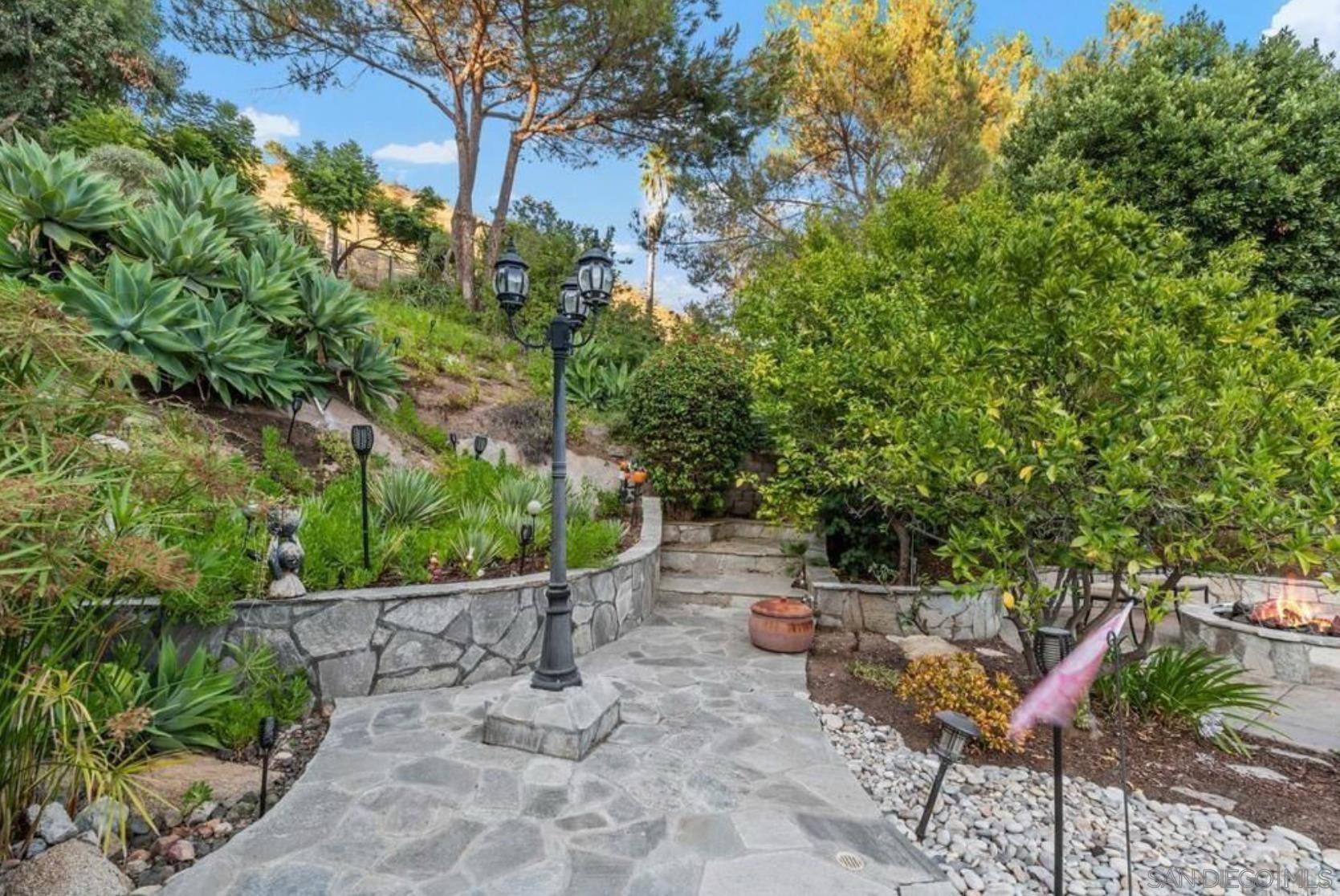 Detail Gallery Image 19 of 25 For 2114  Laura Drive, Escondido,  CA 92027 - 4 Beds | 3 Baths