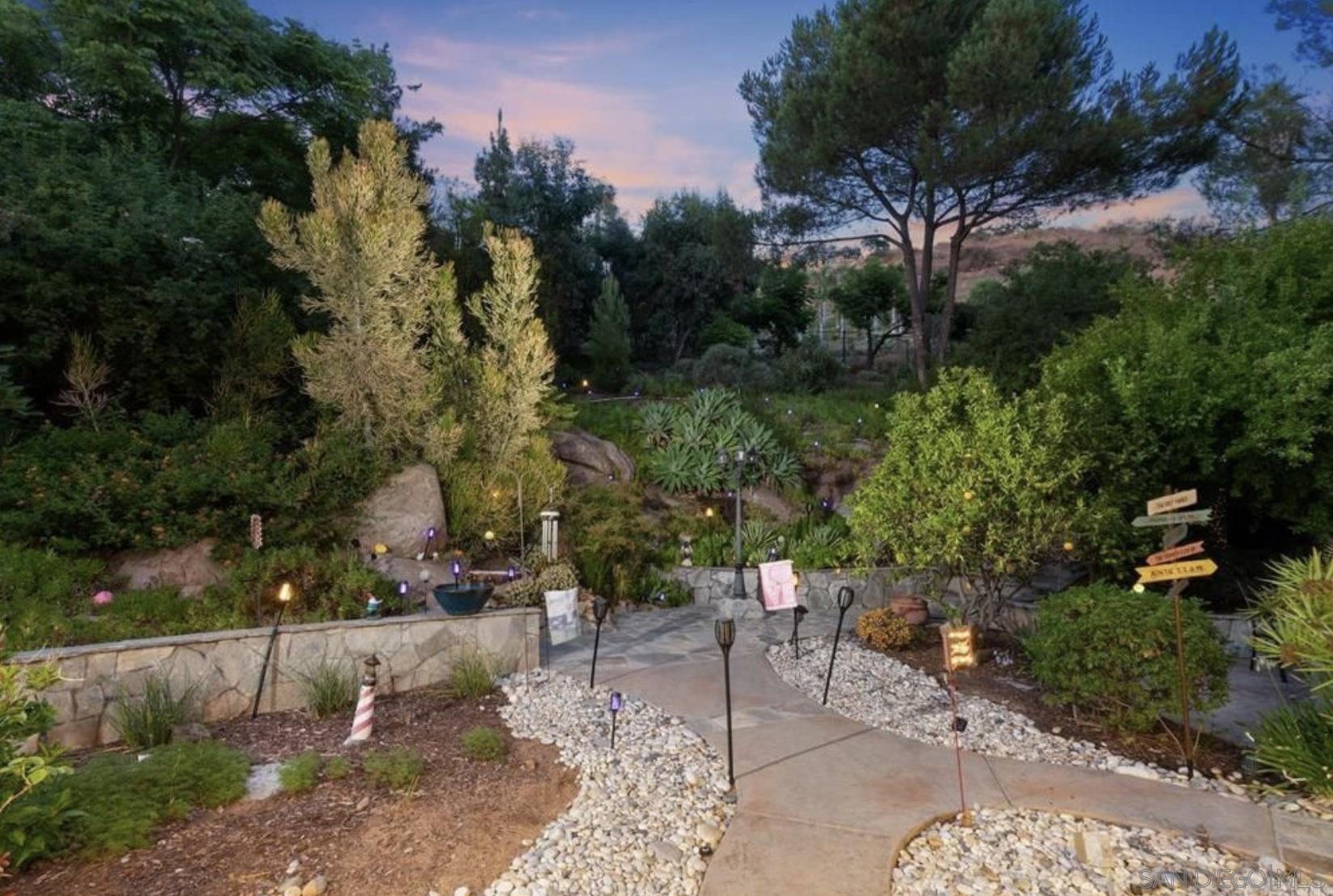 Detail Gallery Image 21 of 25 For 2114  Laura Drive, Escondido,  CA 92027 - 4 Beds | 3 Baths