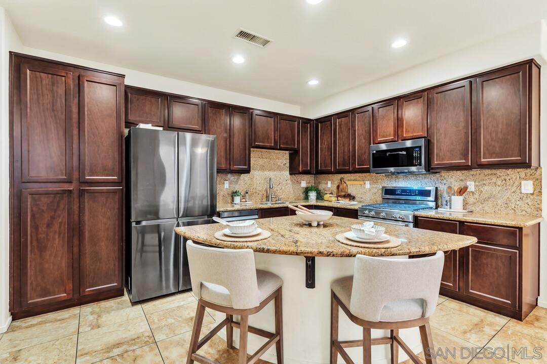 Detail Gallery Image 2 of 68 For 1738  Barbour Ave., Chula Vista,  CA 91913 - 5 Beds | 3/1 Baths