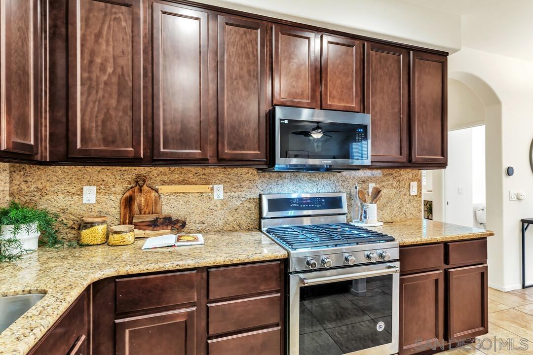 Detail Gallery Image 6 of 68 For 1738  Barbour Ave., Chula Vista,  CA 91913 - 5 Beds | 3/1 Baths