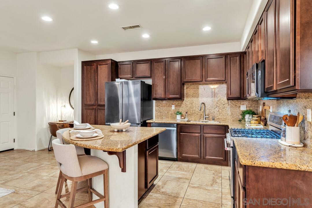 Detail Gallery Image 8 of 68 For 1738  Barbour Ave., Chula Vista,  CA 91913 - 5 Beds | 3/1 Baths