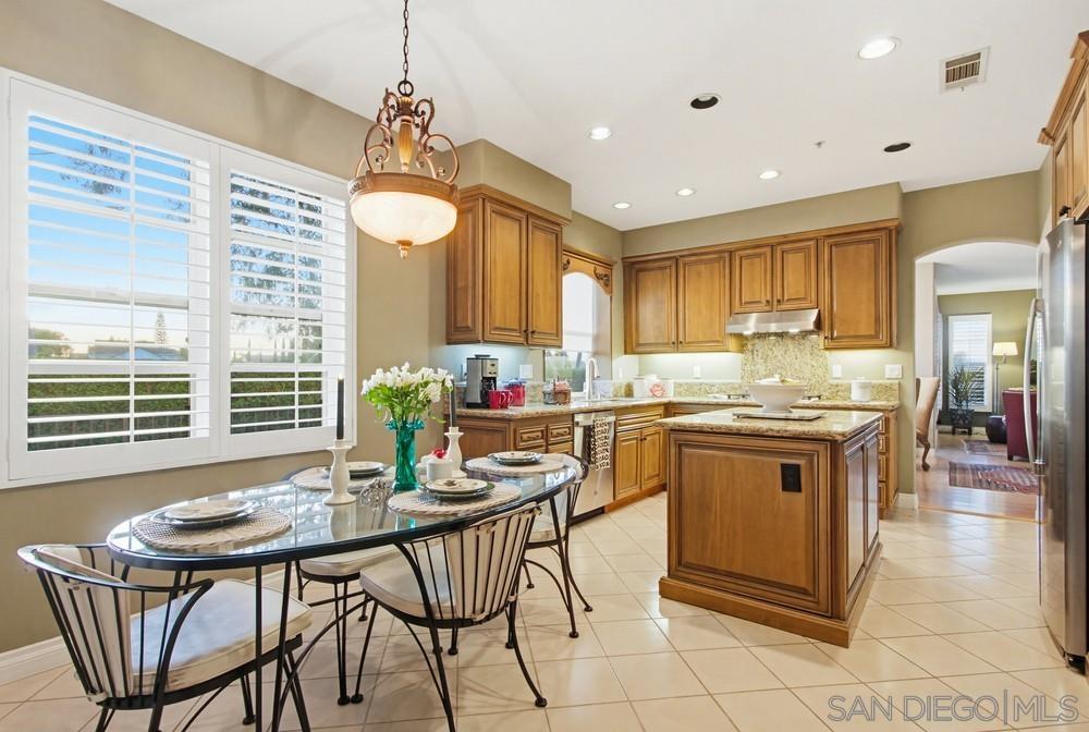 Detail Gallery Image 15 of 46 For 1932  Golden Hill, Vista,  CA 92084 - 4 Beds | 3 Baths