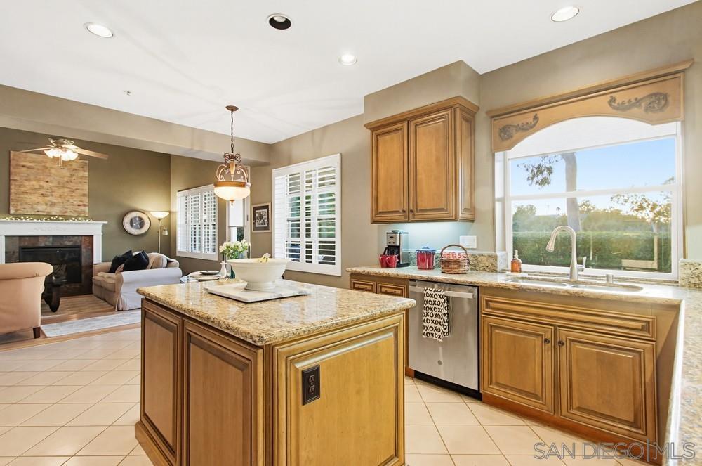 Detail Gallery Image 19 of 46 For 1932  Golden Hill, Vista,  CA 92084 - 4 Beds | 3 Baths