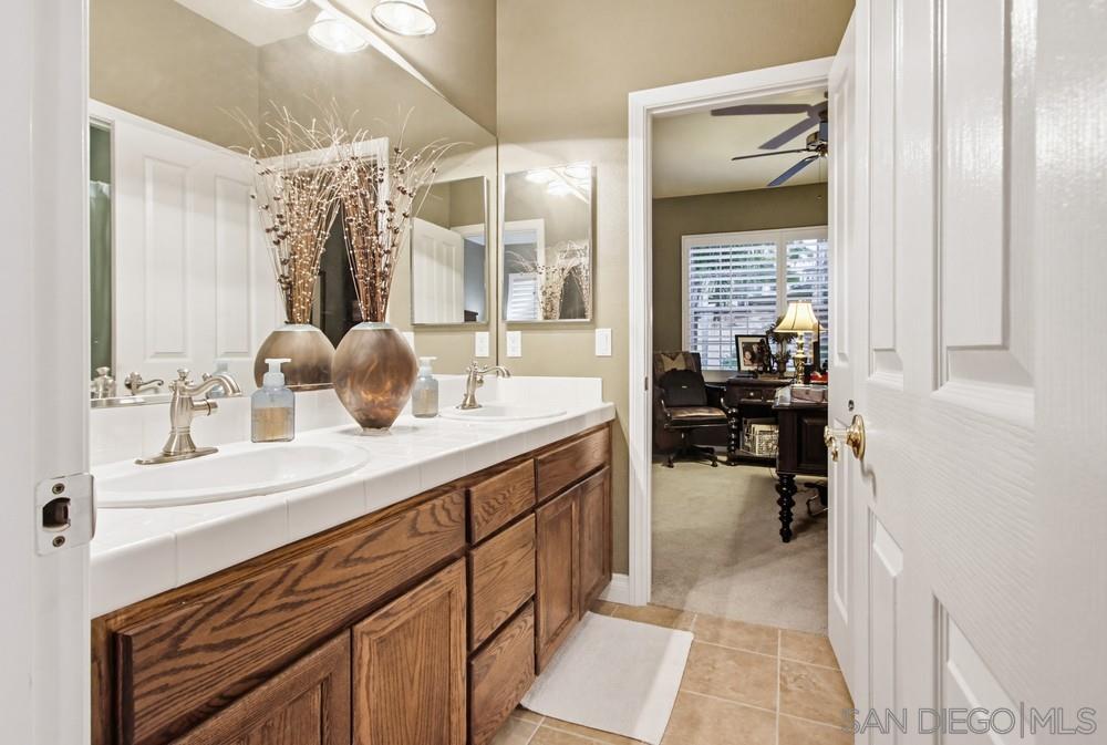 Detail Gallery Image 32 of 46 For 1932  Golden Hill, Vista,  CA 92084 - 4 Beds | 3 Baths